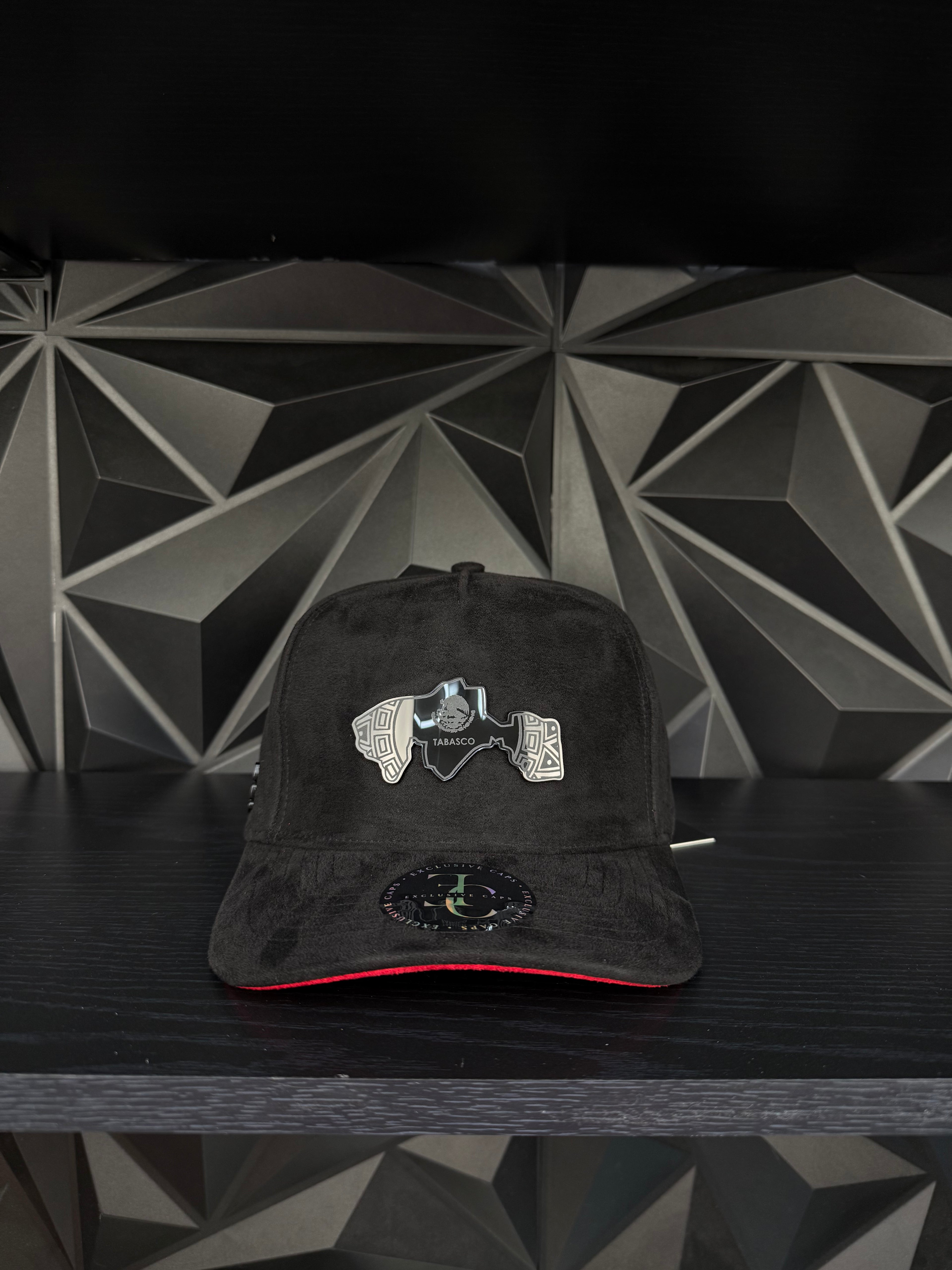 Tabasco México SnapBack hat-black/red suede