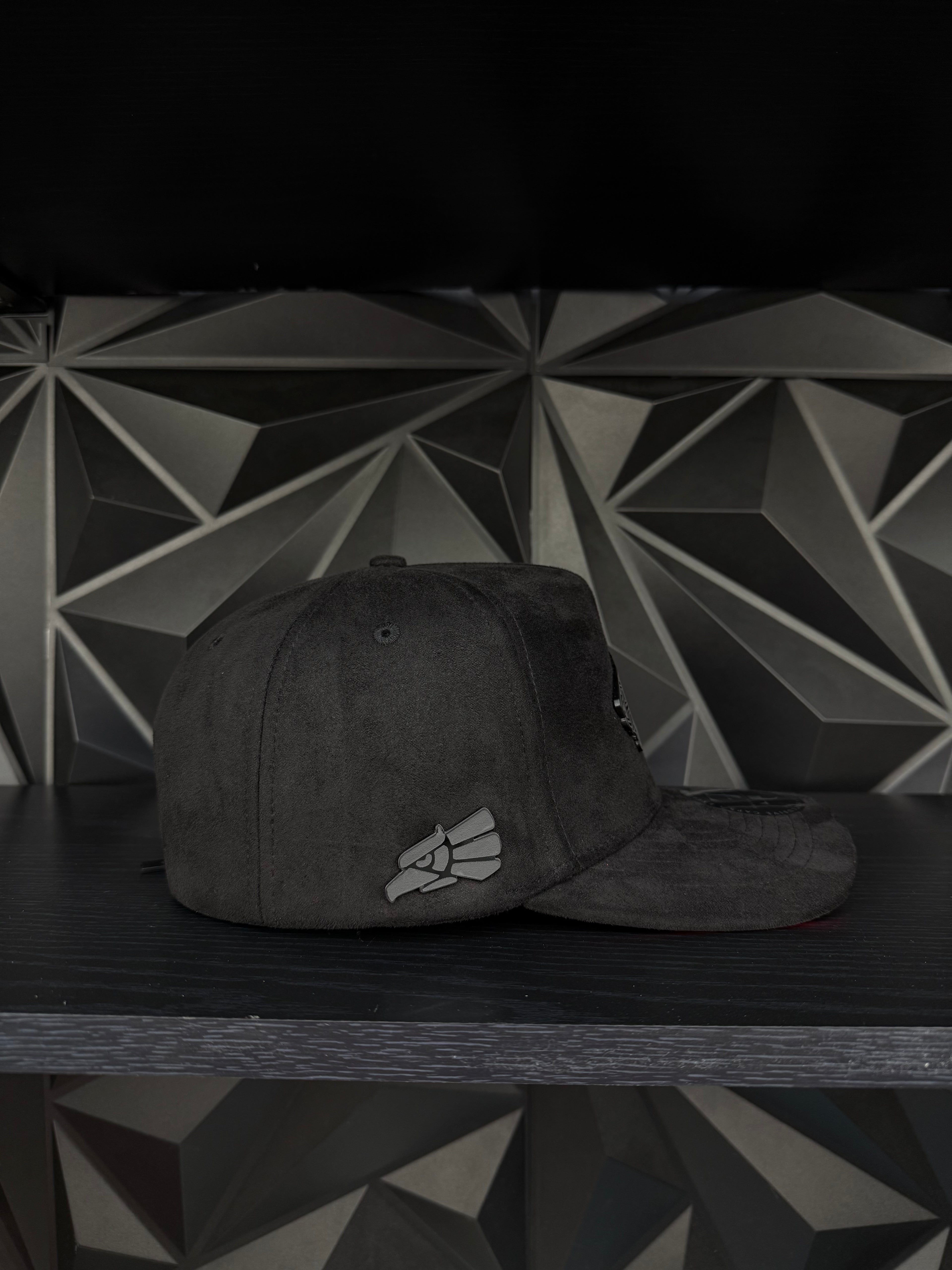 Tabasco México SnapBack hat-black/red suede