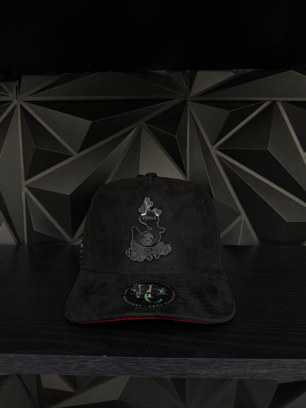Puebla México SnapBack hat-black/red suede