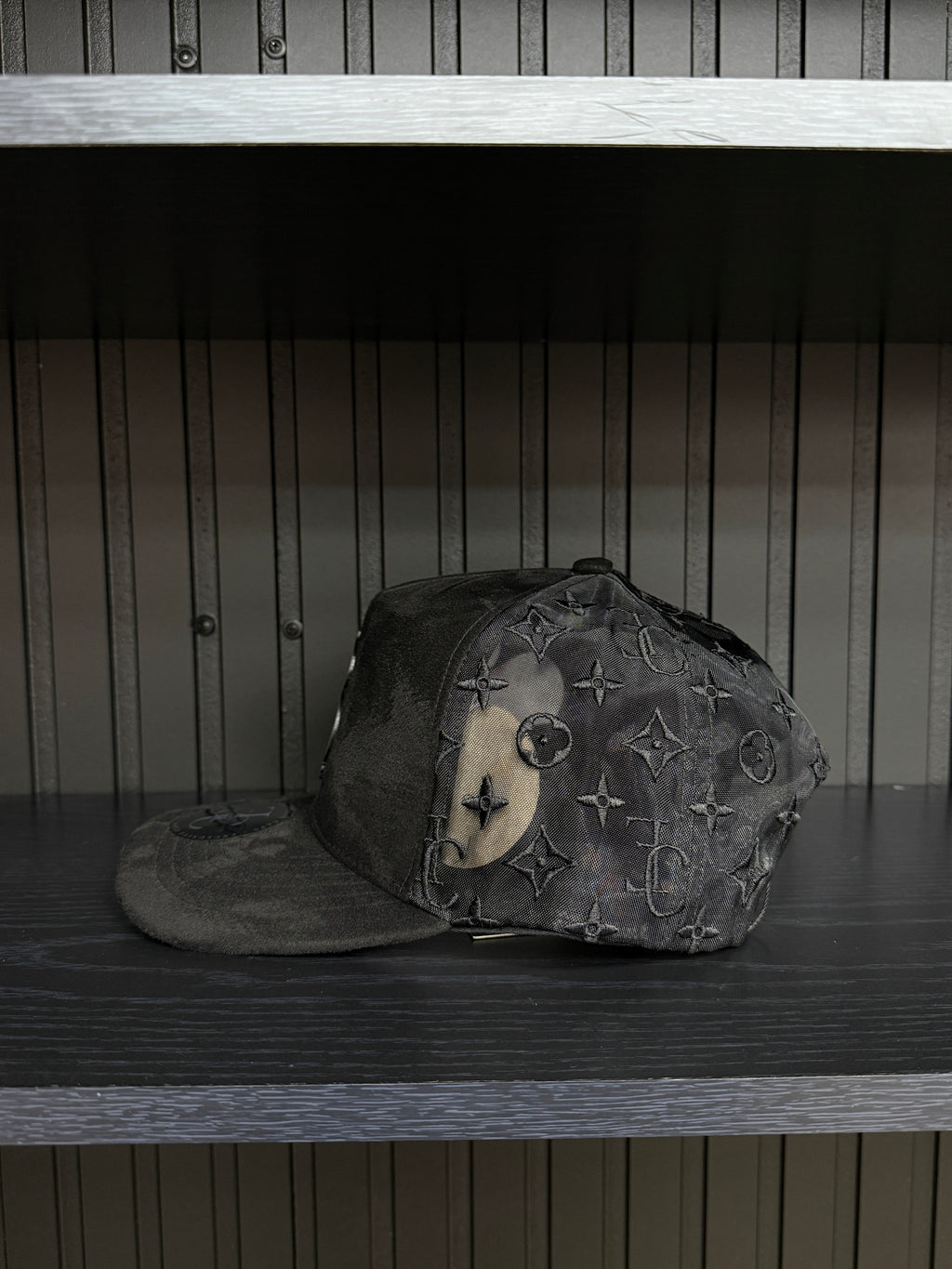 Money Sign SnapBack Gorra- Gamuza Negra