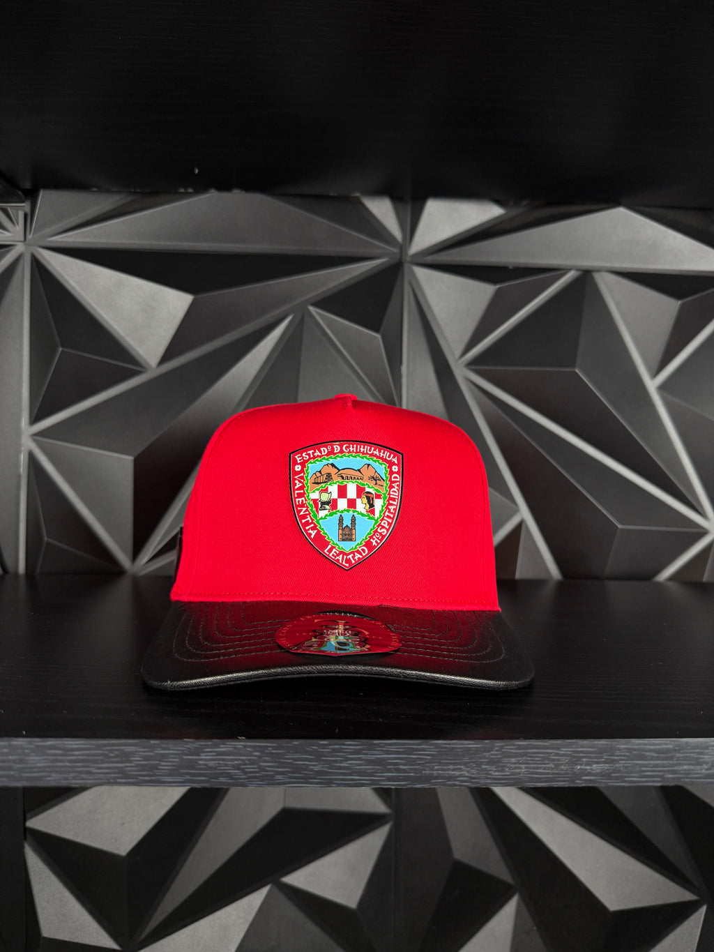 Exclusive caps Escudo de chihuahua SnapBack hat-Red/Black leather brim
