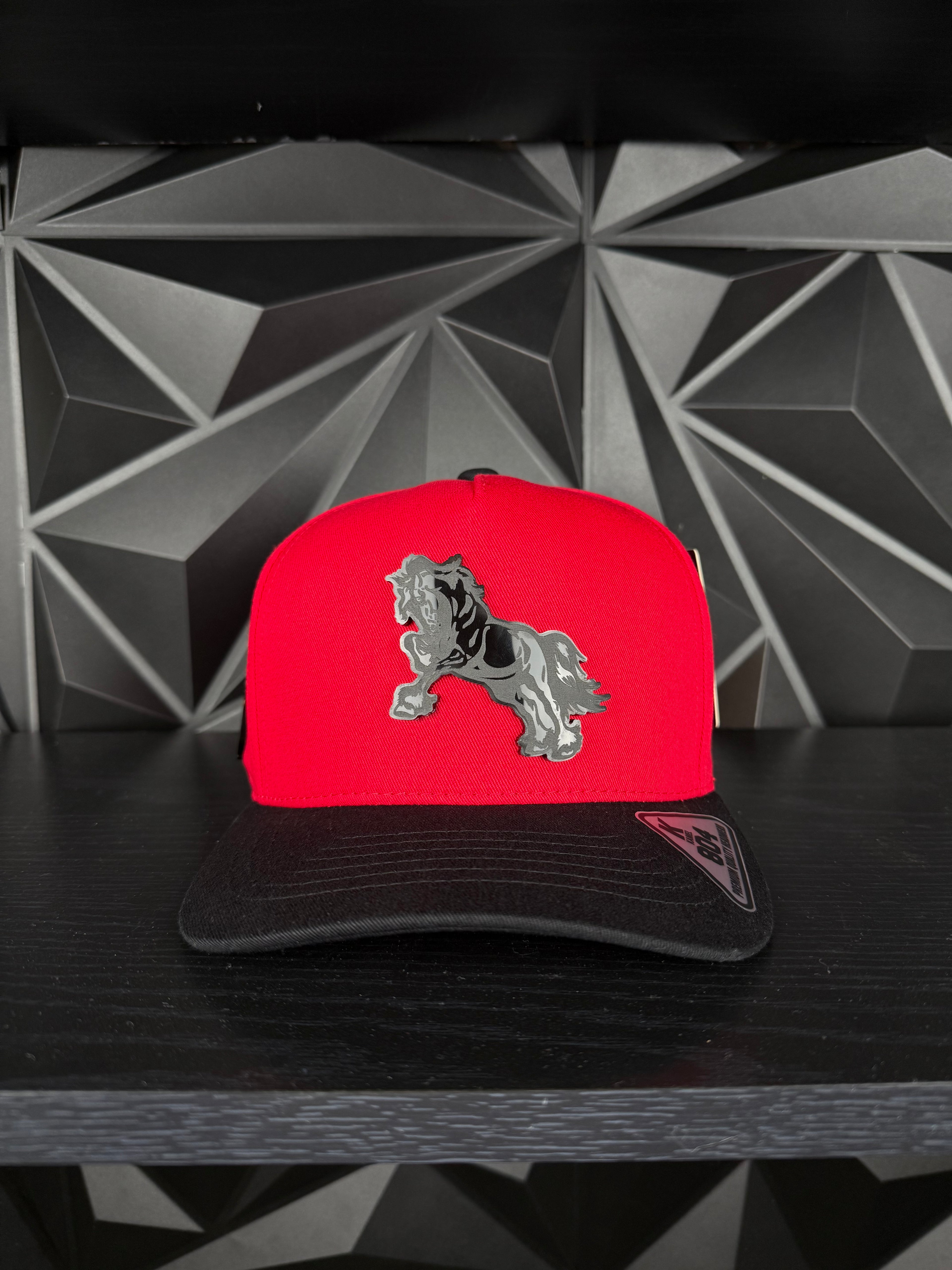 Caballo SnapBack Gorra-Roja/Negra