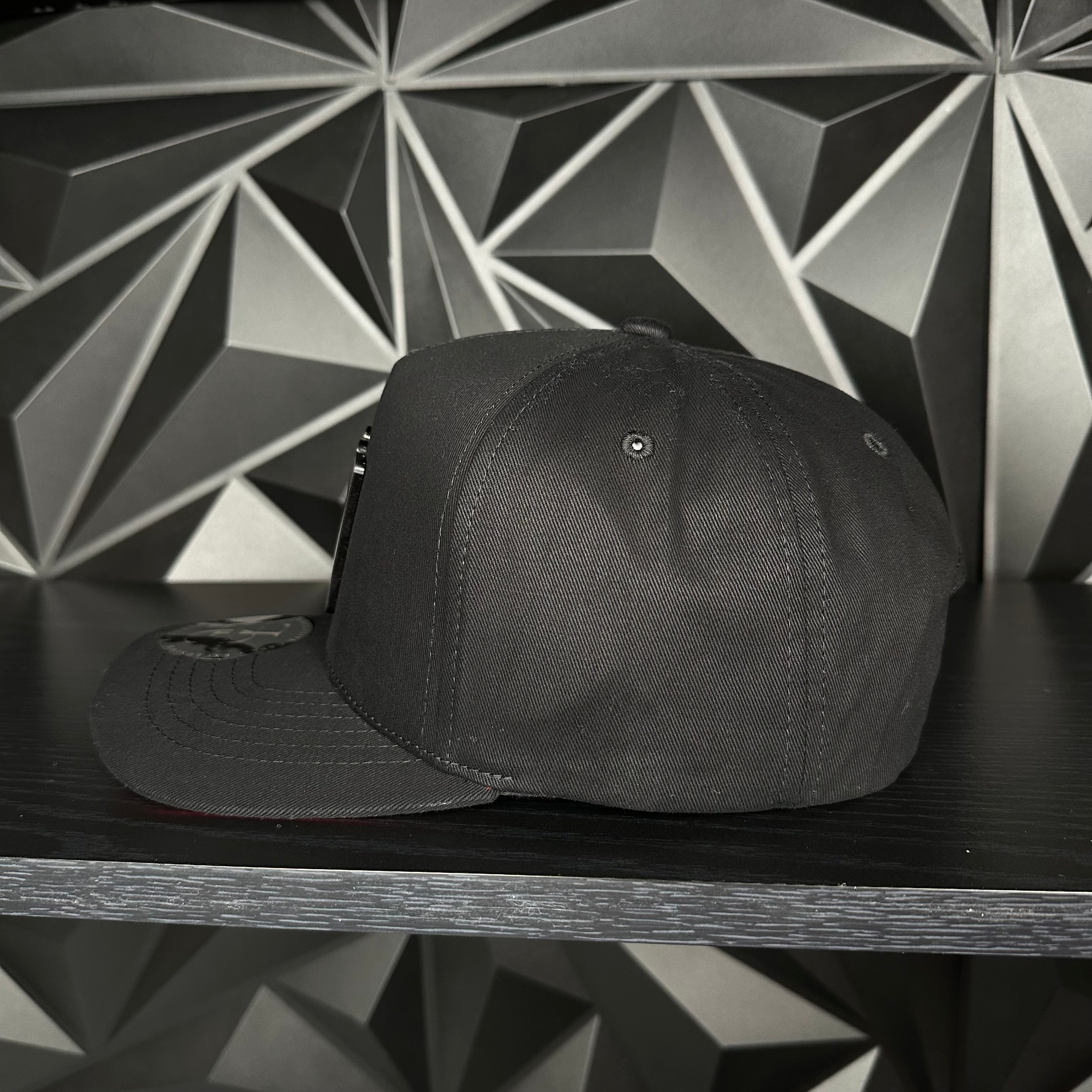 Poker Placa SnapBack Gorra-negra/red