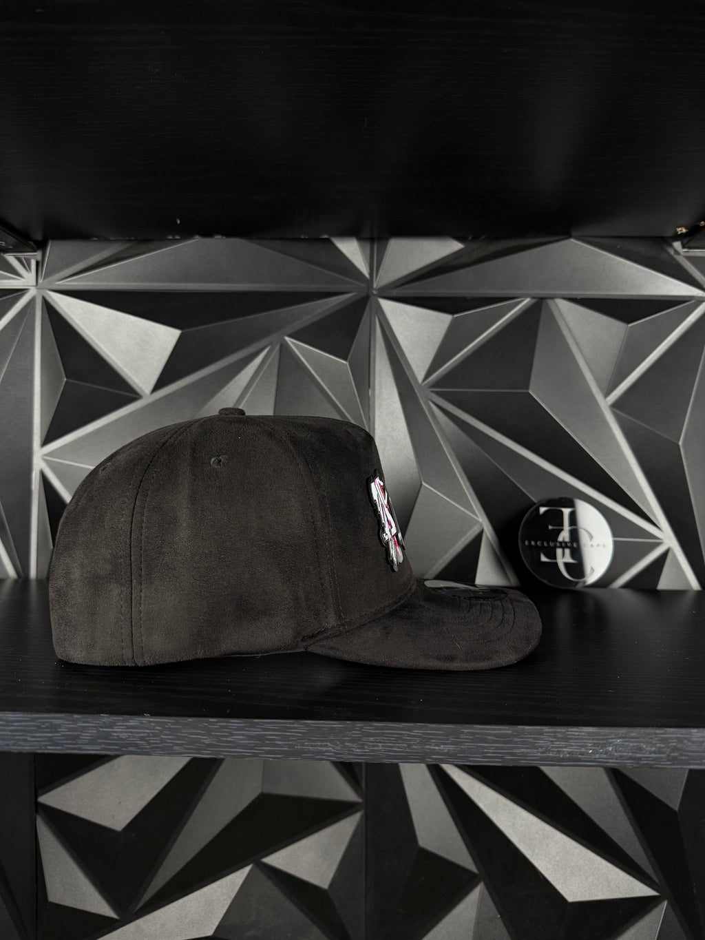 Exclusive caps duality SnapBack hat-black suede