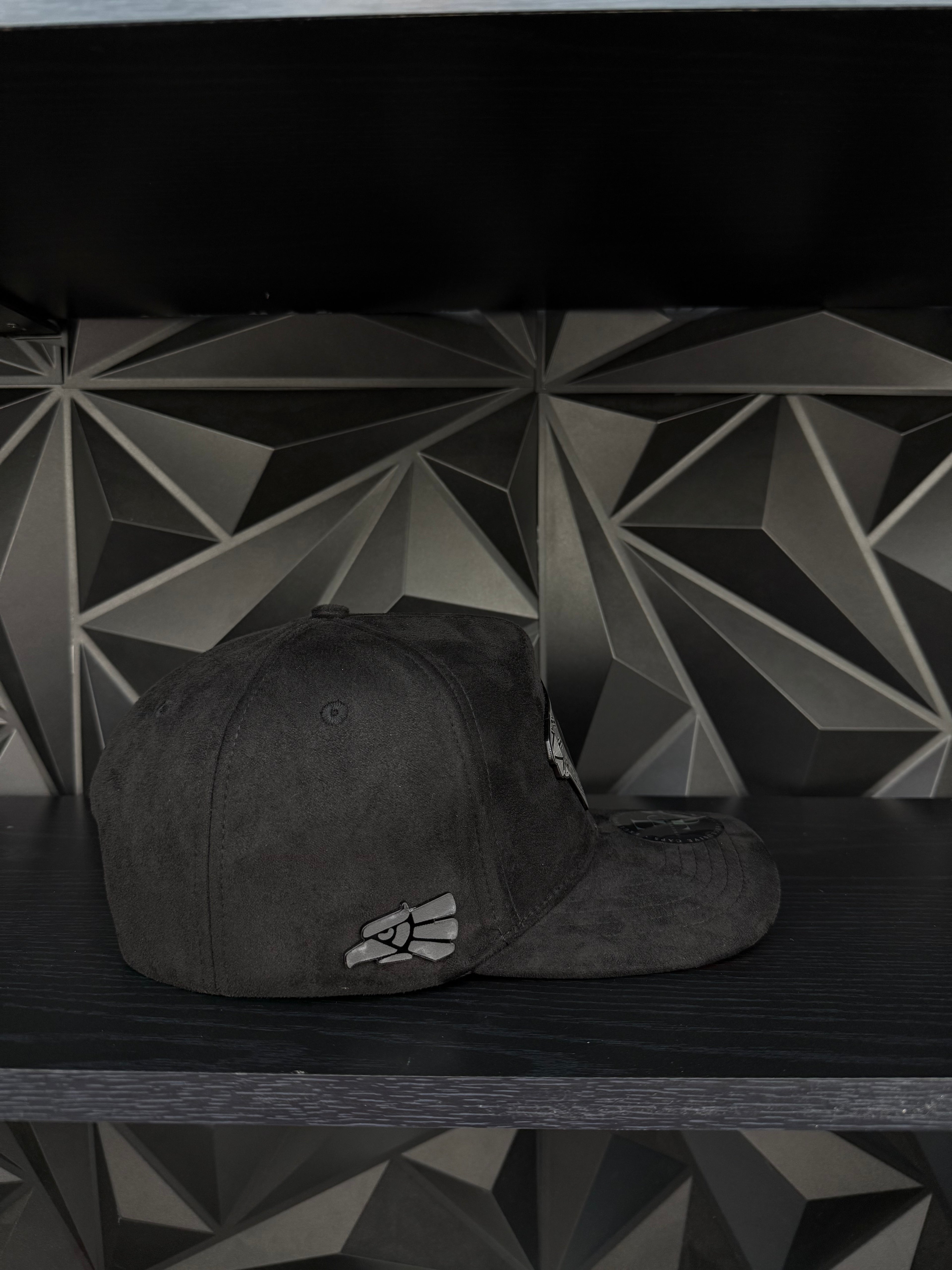 Yucatán México SnapBack hat-black/red suede