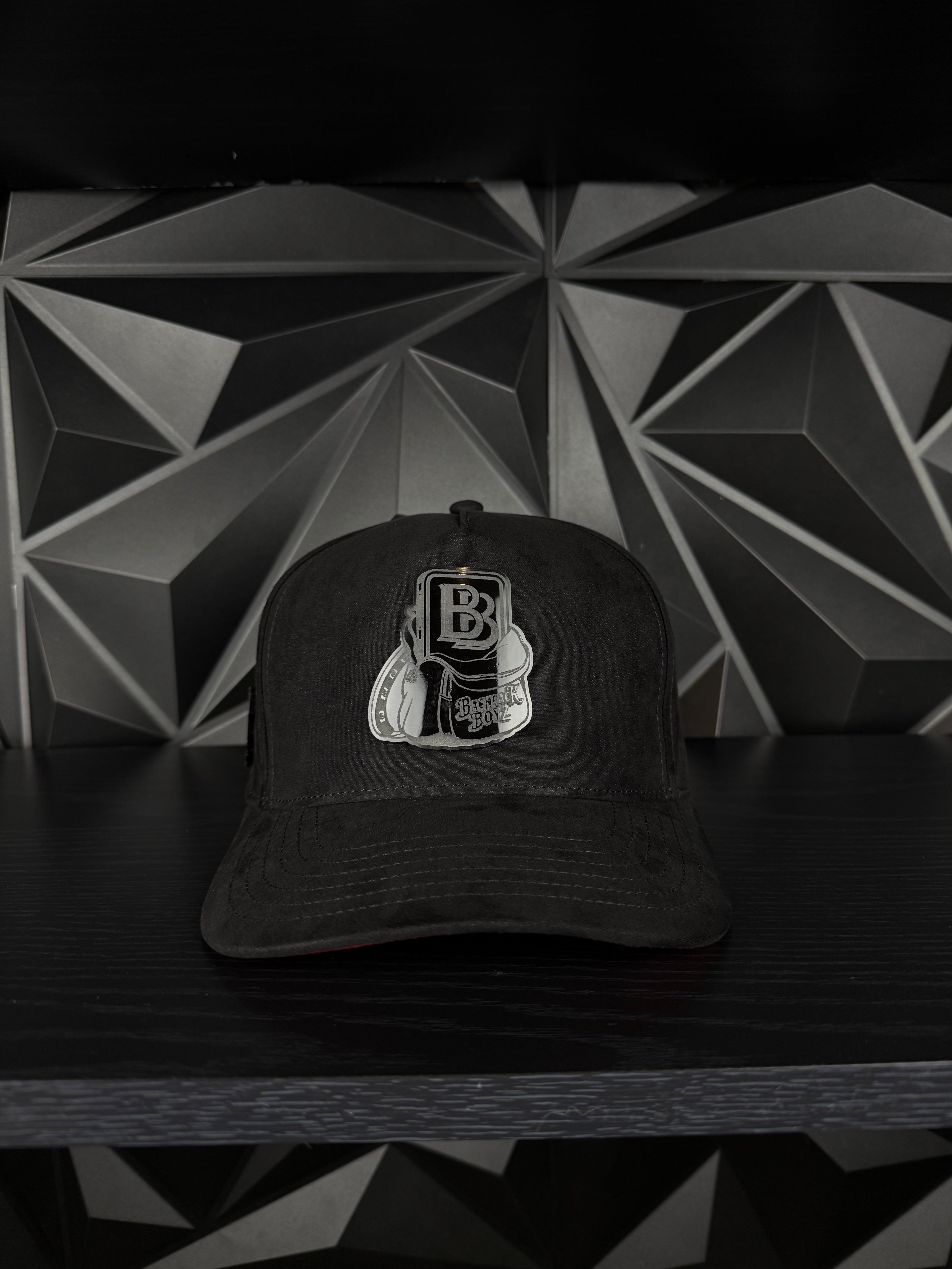 BackPack Boyz Placa SnapBack Gorra-Black/Red suede