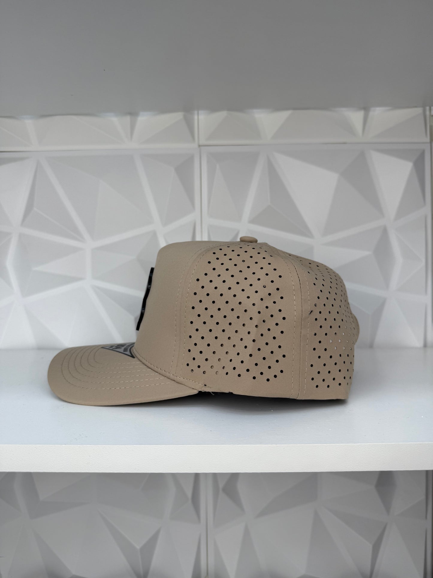 Trébol Placa SnapBack Hat-Kakhi Hydro