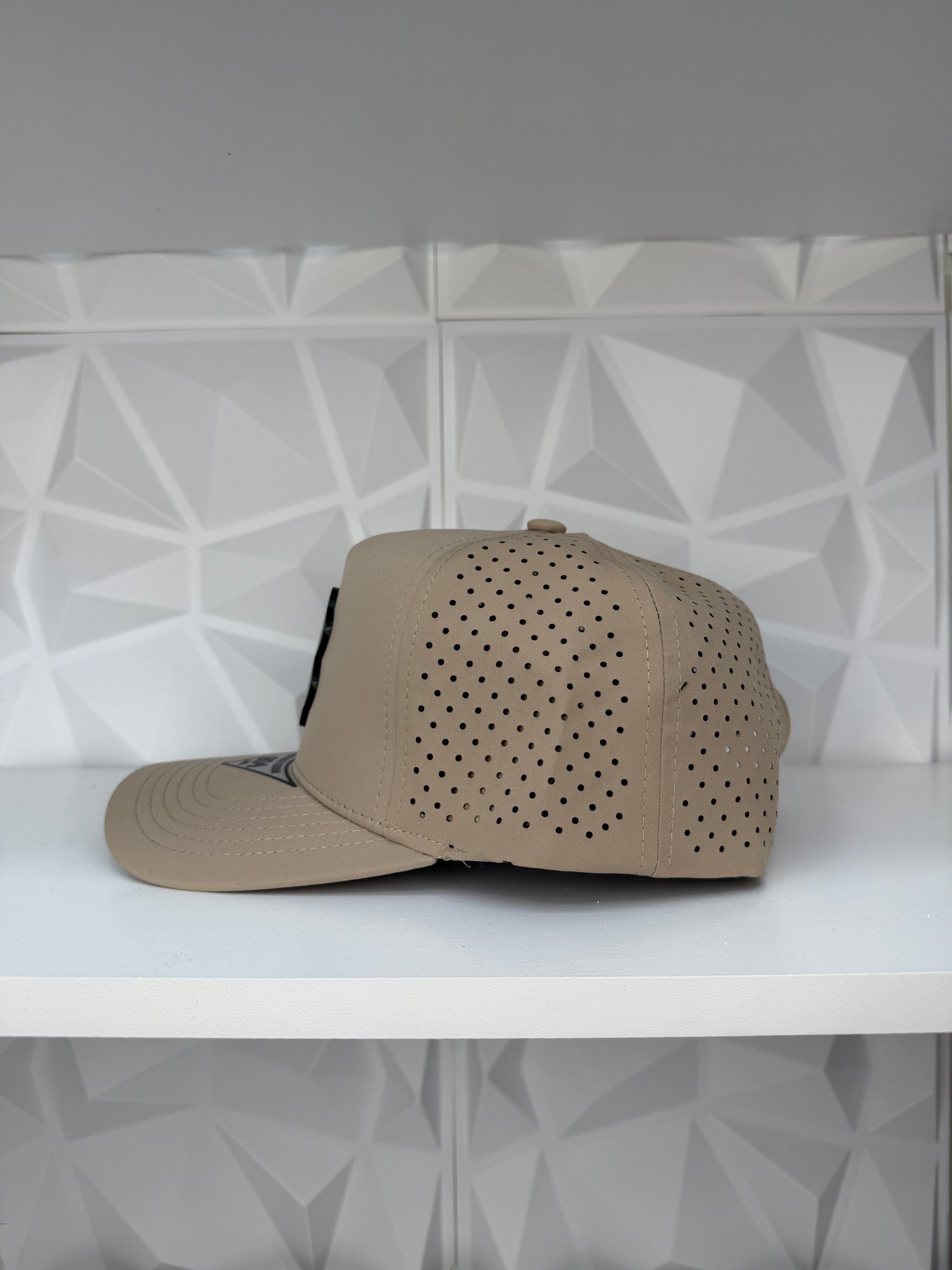 Trébol Placa SnapBack Hat-Kakhi Hydro