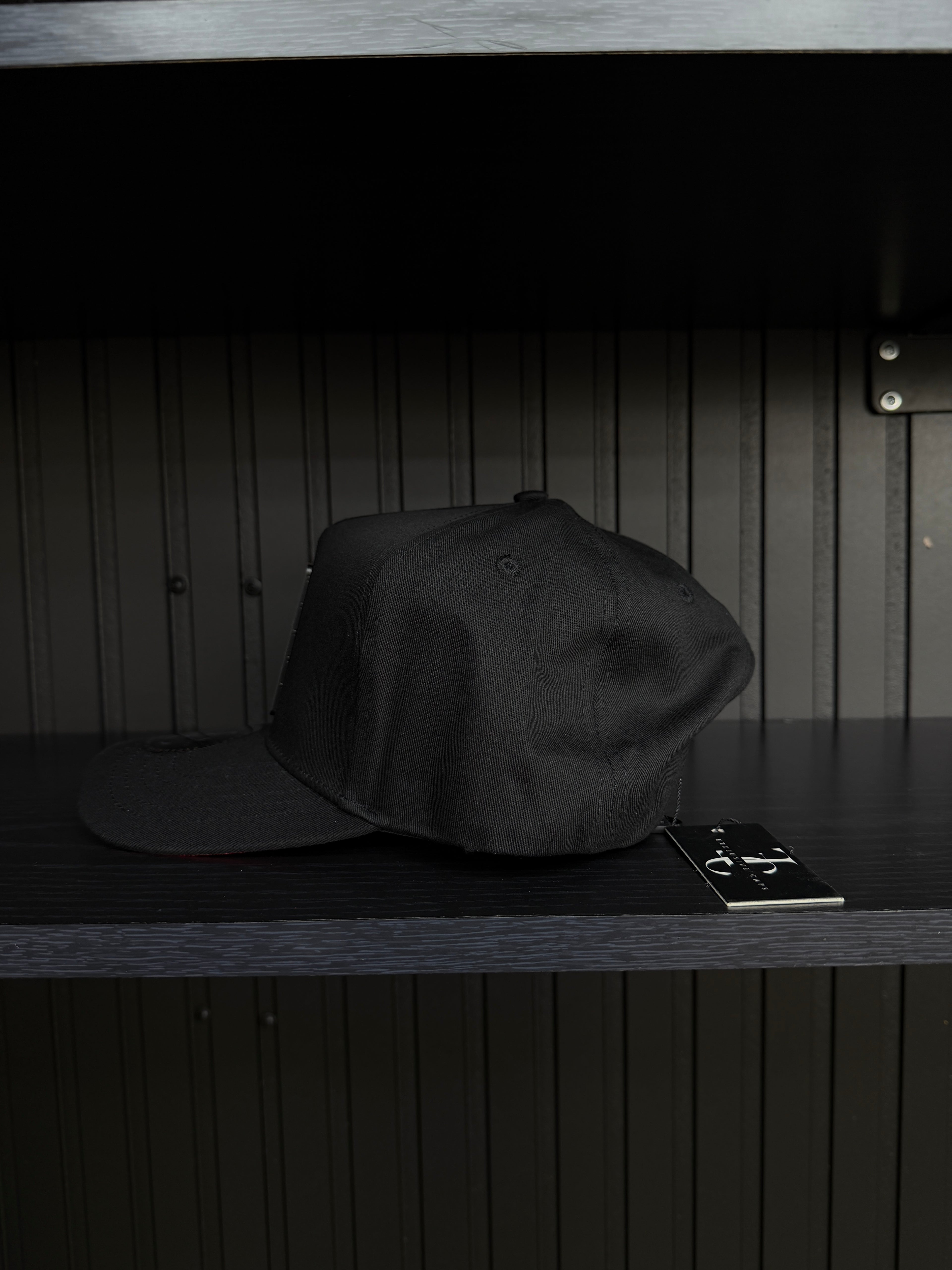 Exclusive Caps El Malo del Cuento Plate SnapBack Hat-Black/Red cotton