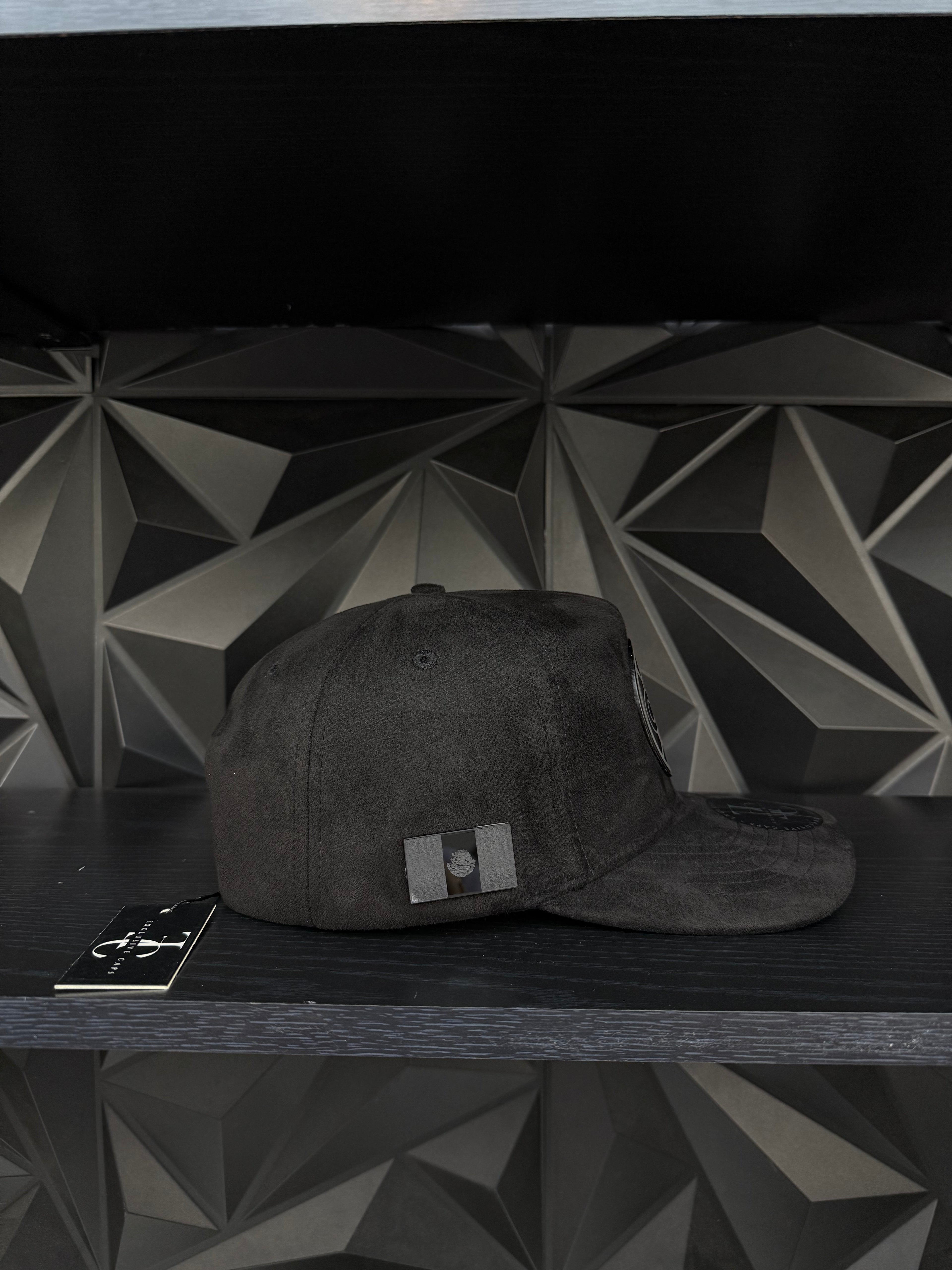América SnapBack hat-Black Suede Black Plate