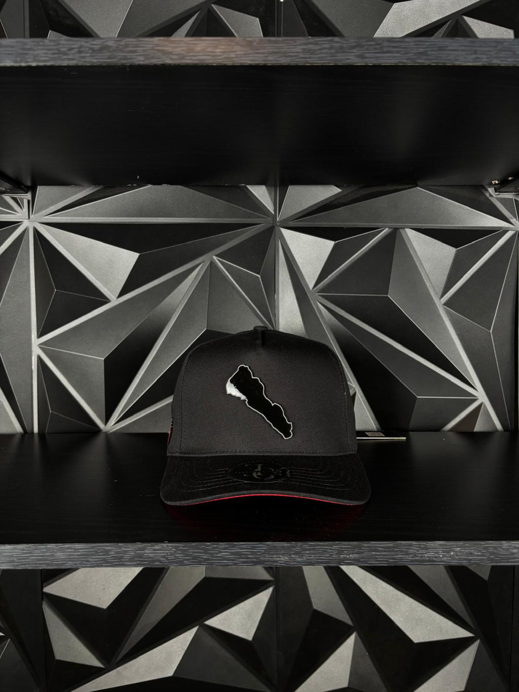 Exclusive Caps Sinaloa Silueta SnapBack Hat-Black/Red Visor Cotton