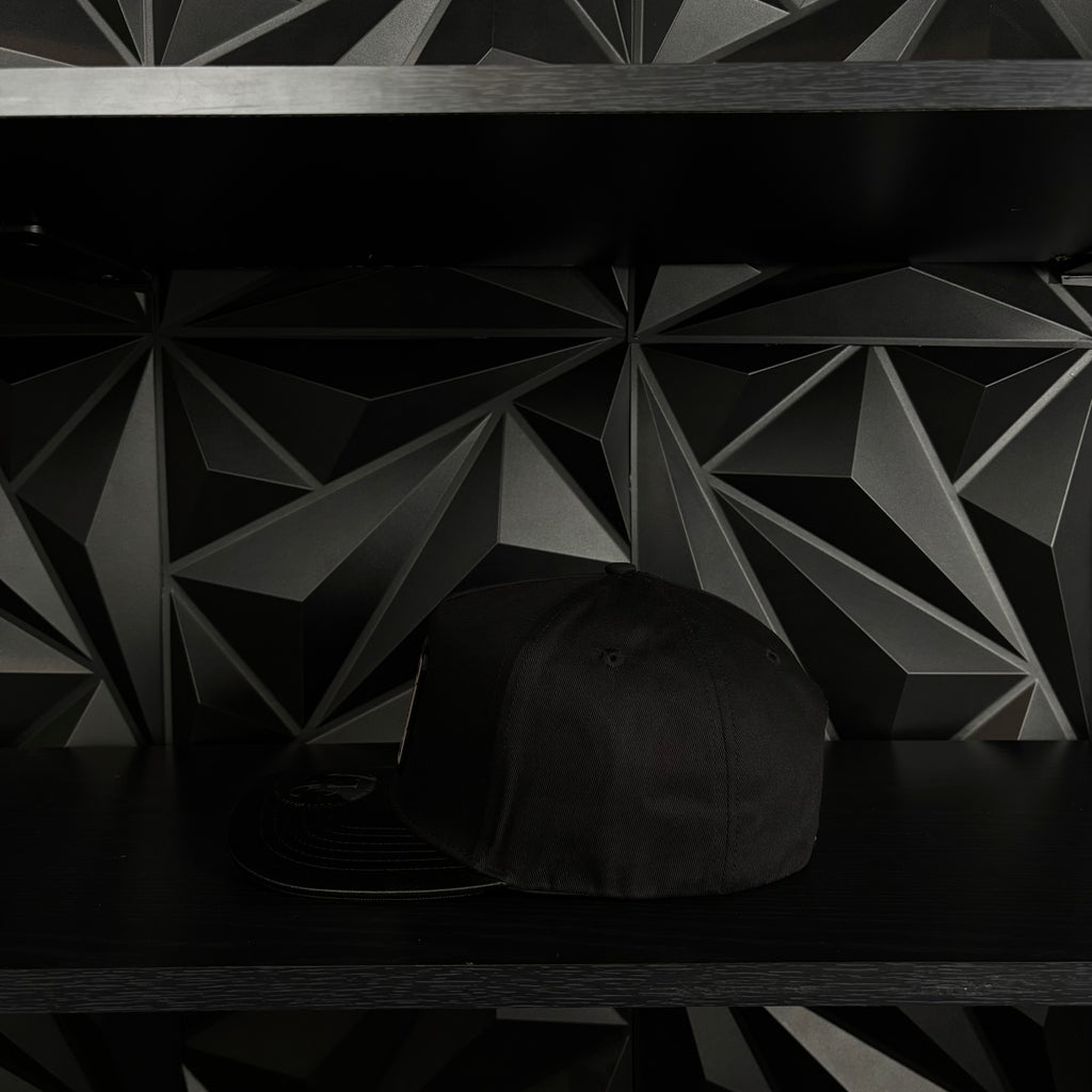 Exclusive Caps La Oveja Negra SnapBack Hat Black/Smooth Leather