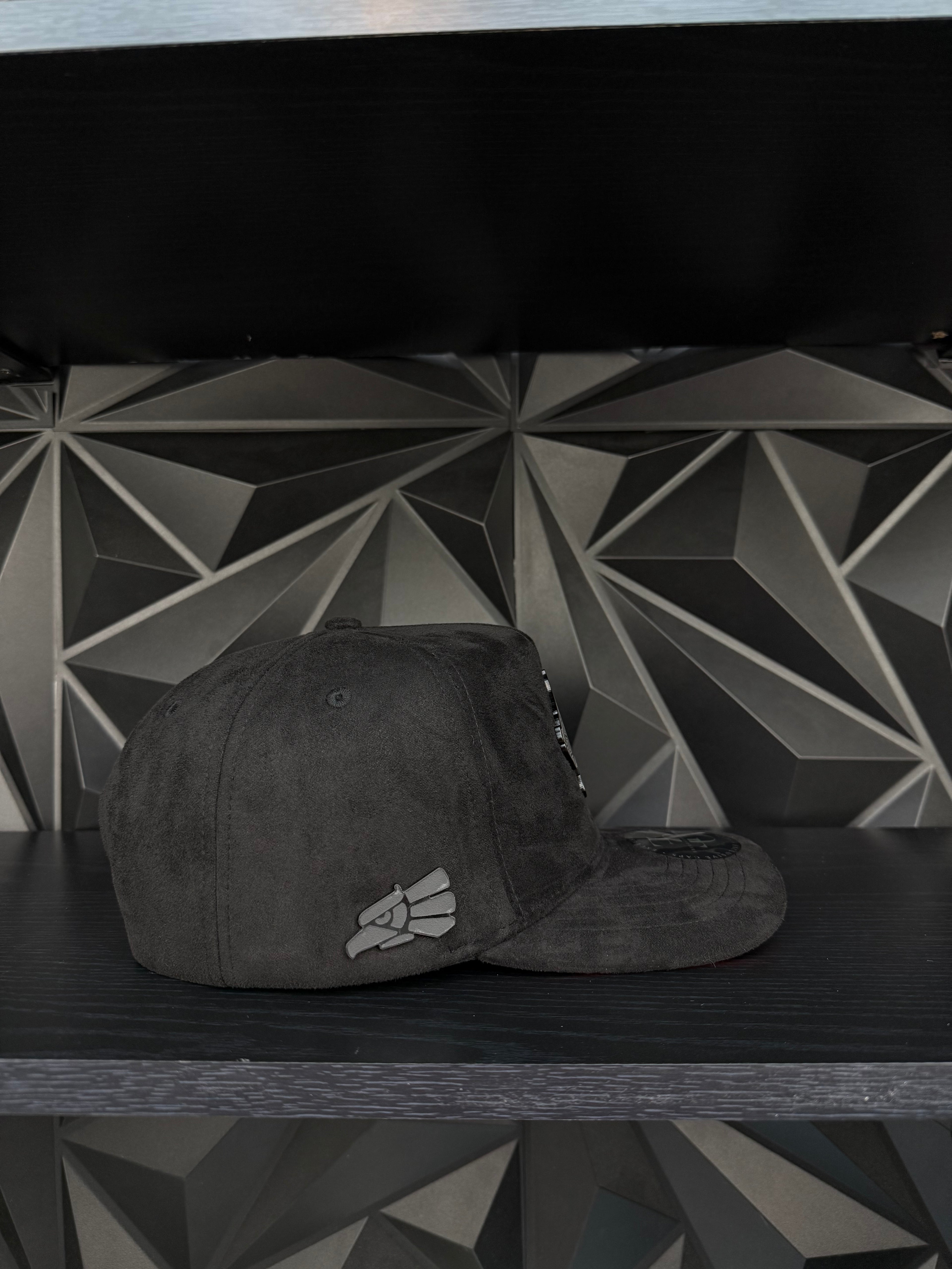 San Luis Potosí México SnapBack hat-black/red suede