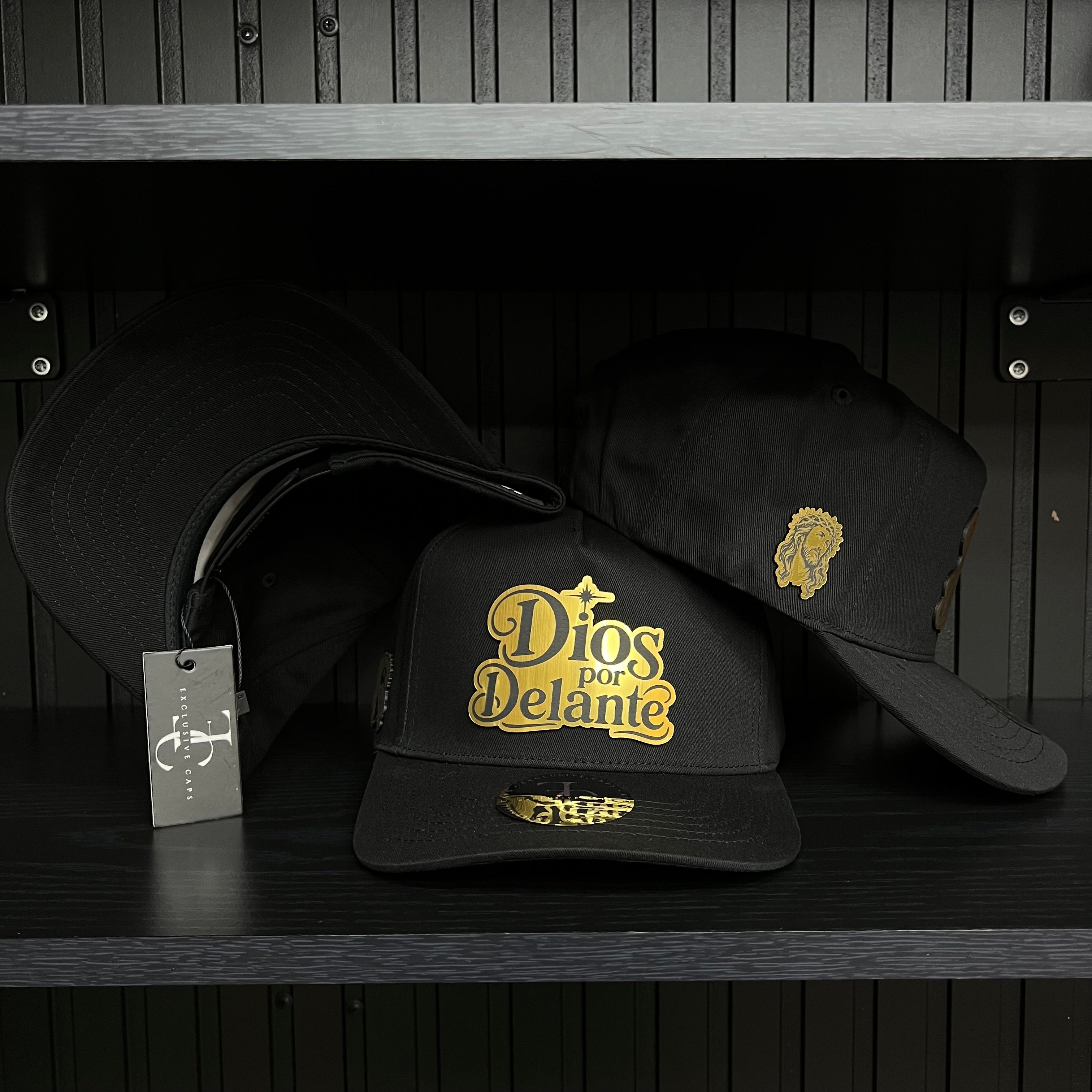 Dios por delante Gold Plate SnapBack Hat