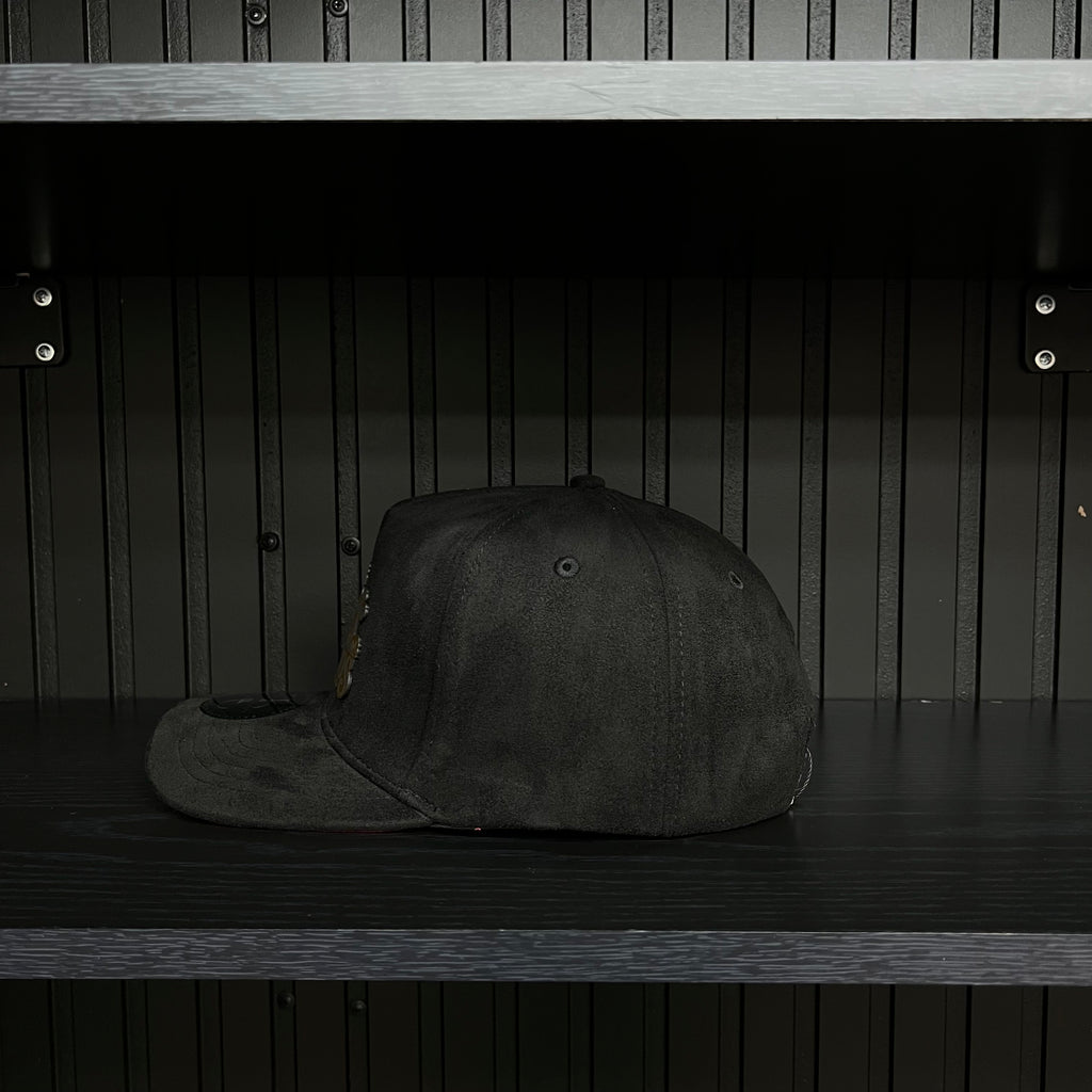 Los tiempos de Dios Gold Plate SnapBack hat