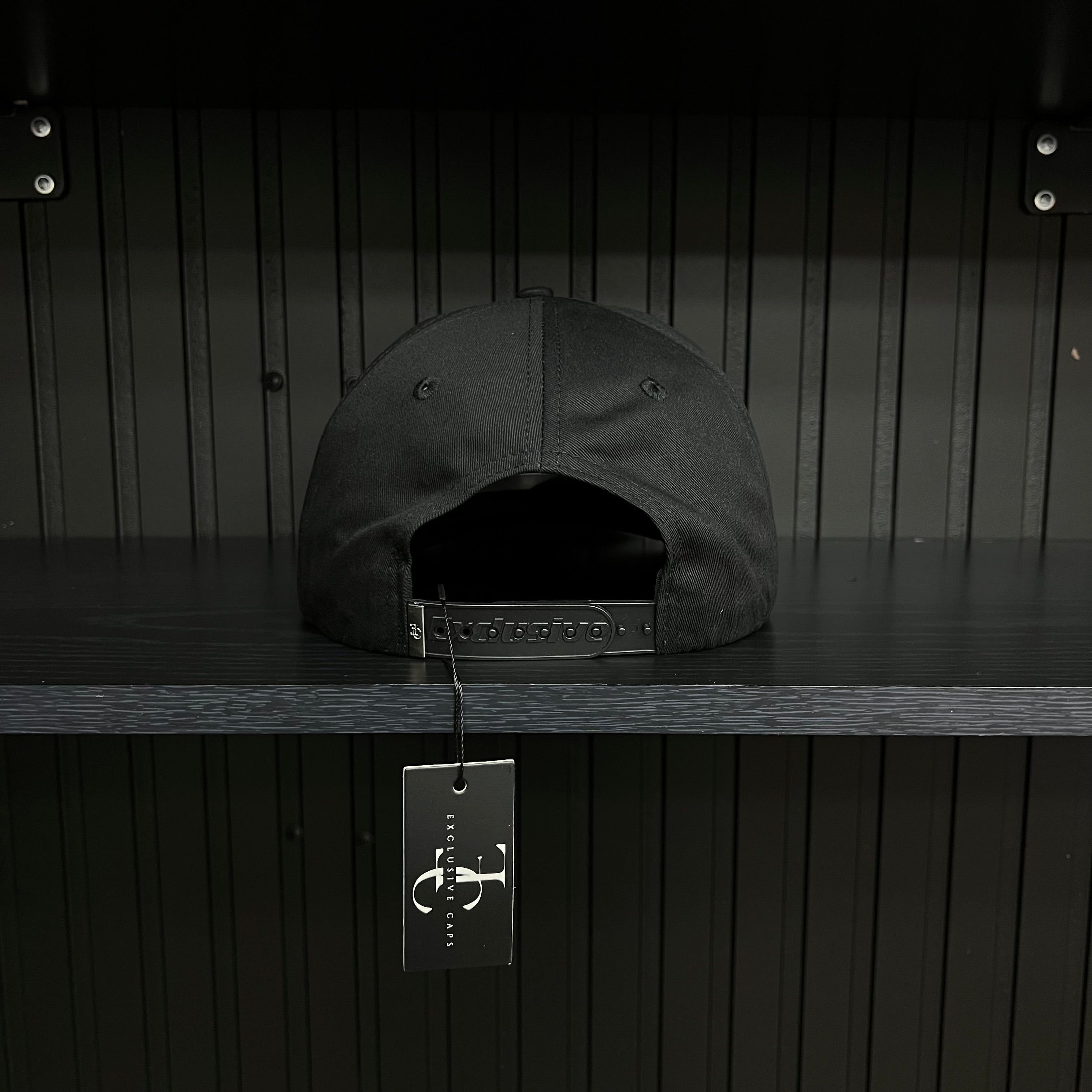 Dios por delante Gold Plate SnapBack Hat