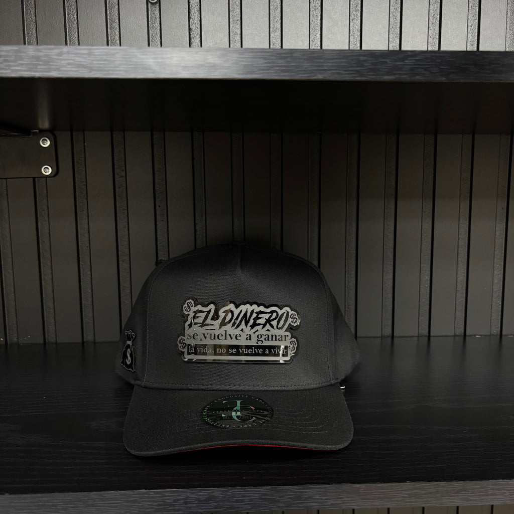 El Dinero se Vuelve a Ganar SnapBack Hat-Negra vicera Roja