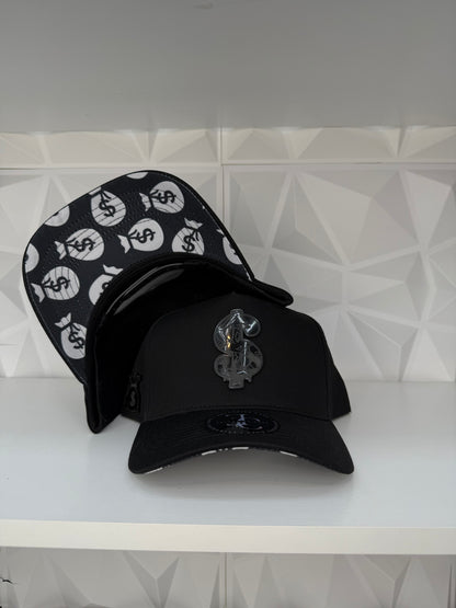 Signo De Dinero Placa SnapBack Gorra- Negro
