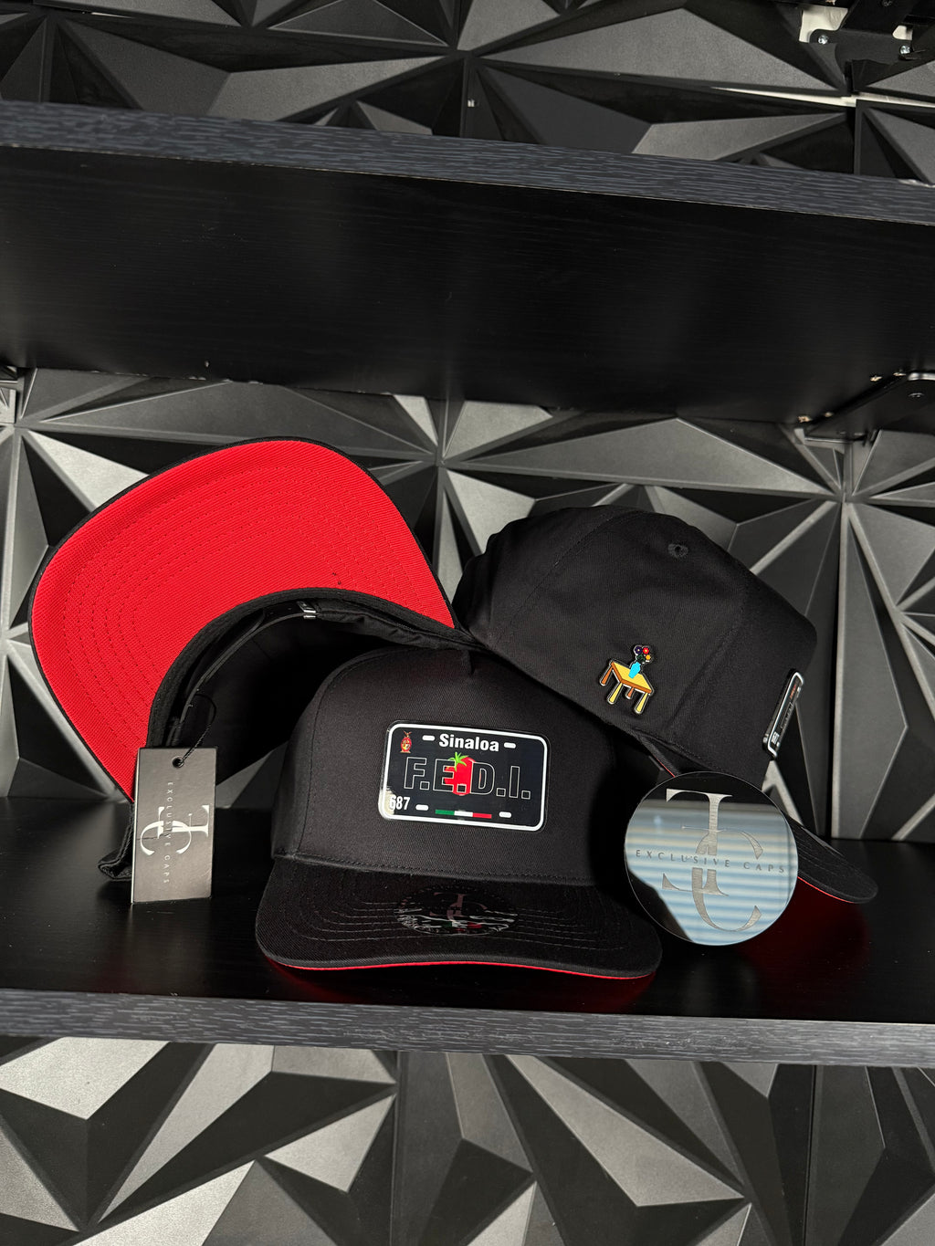 Exclusive Caps Sinaloa plate SnapBack hat-black/red