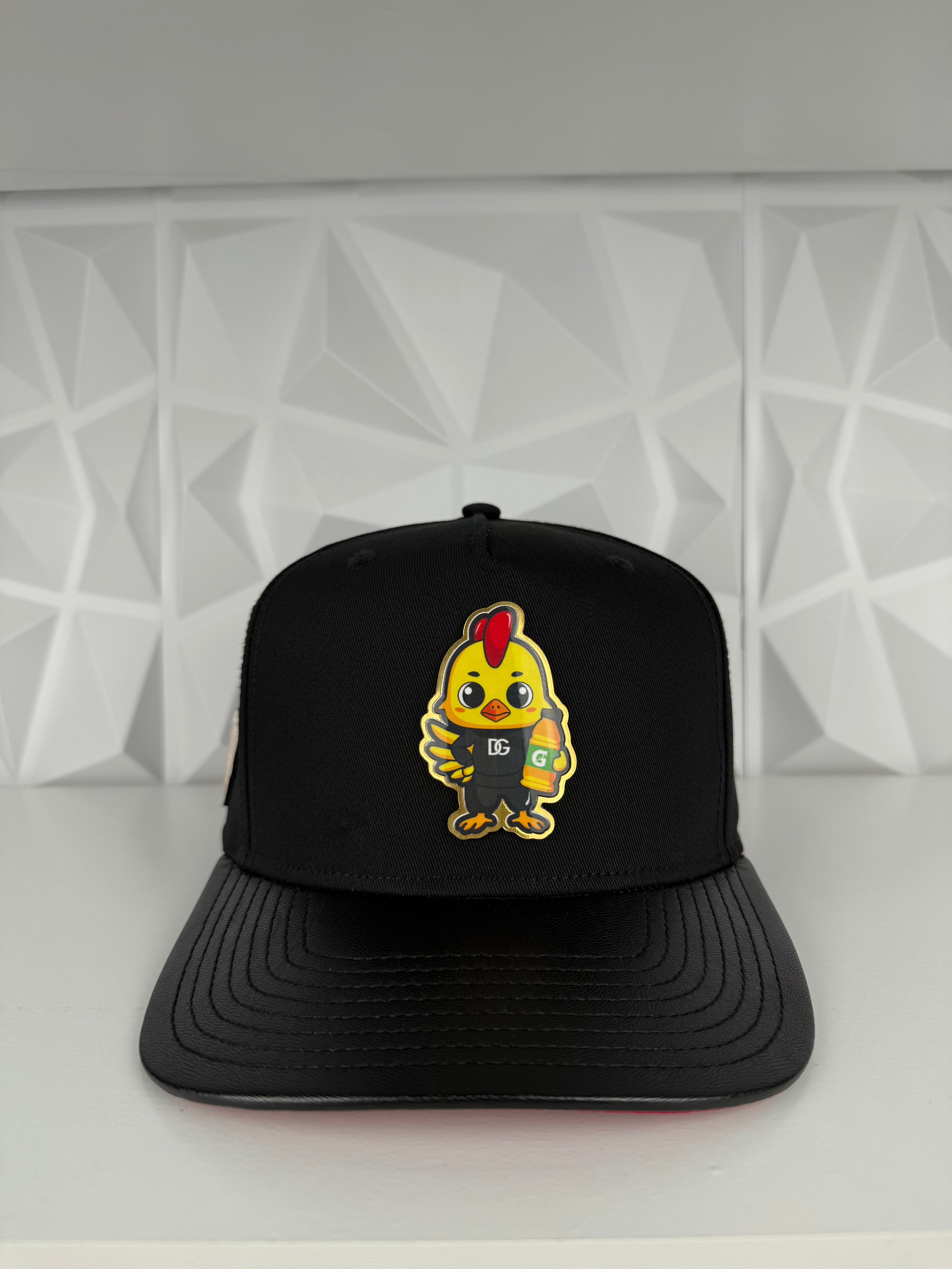 Nini 19 SnapBack Gorra-Negra/Piel/Roja