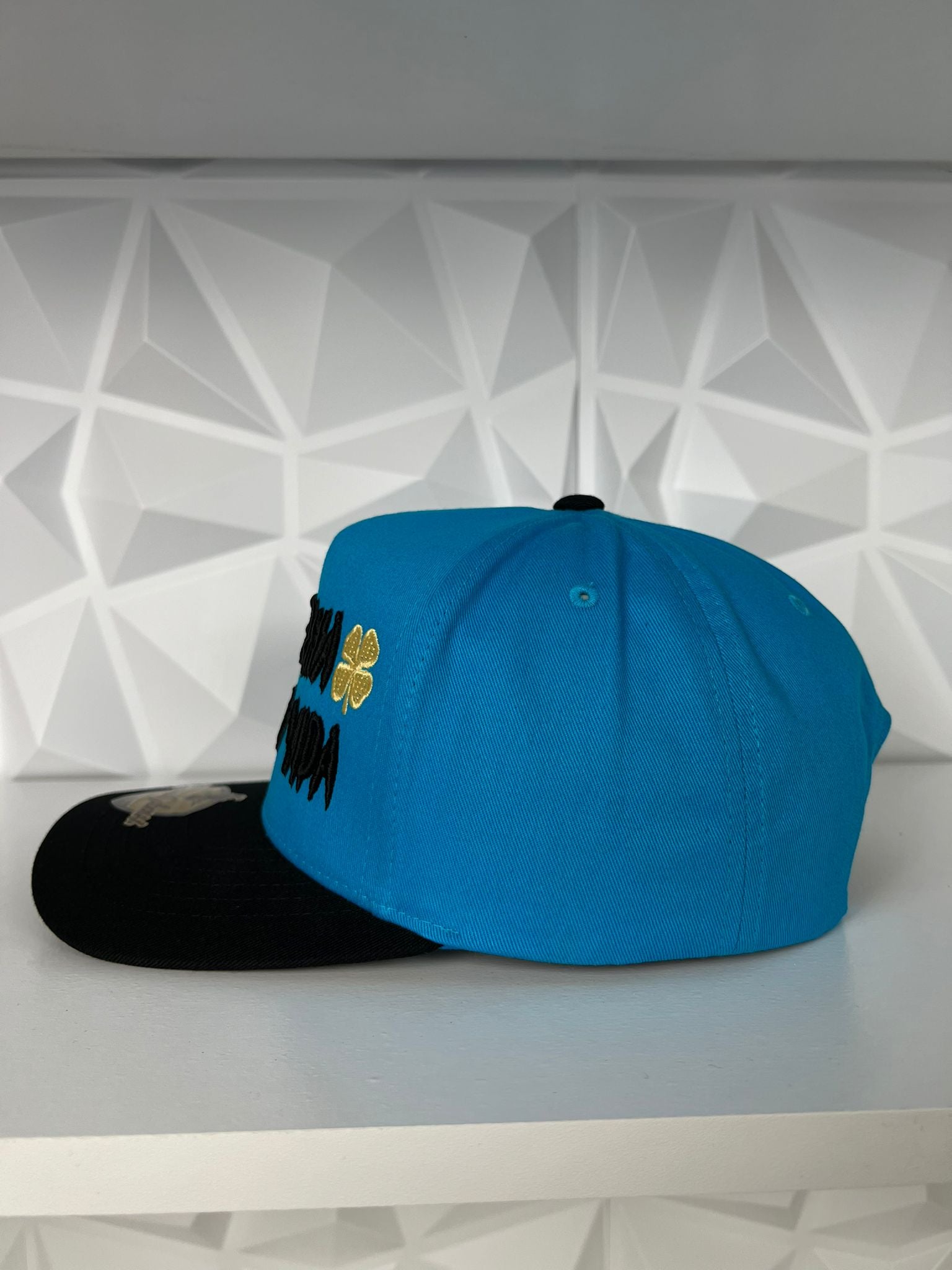 Mala fama buena vida SnapBack gorra- azul