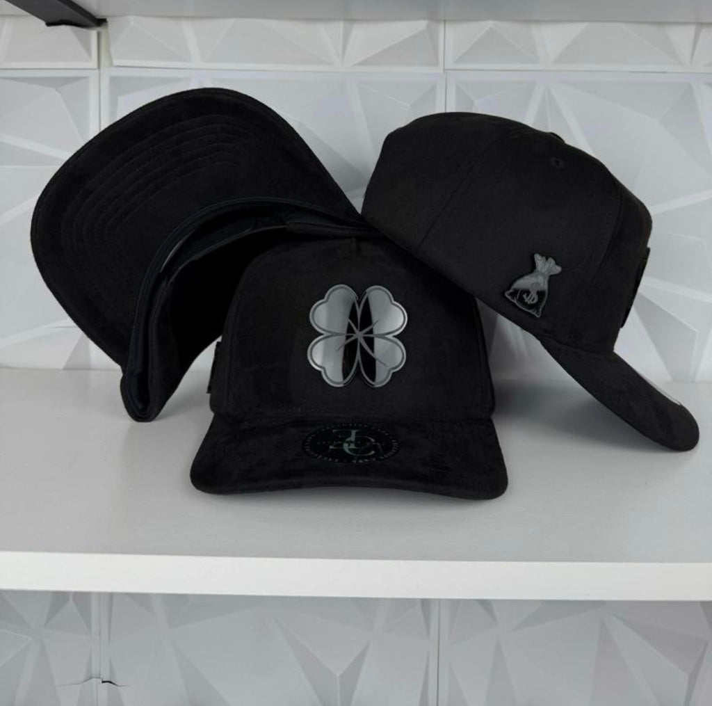 Trébol SnapBack hat-black suede