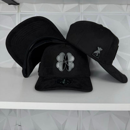 Trébol SnapBack hat-black suede