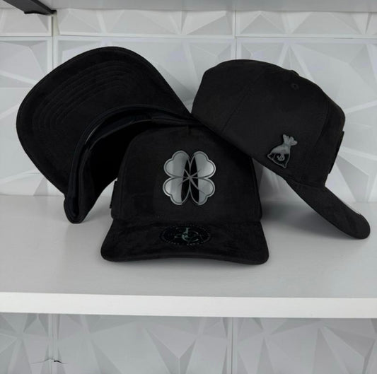 Trébol SnapBack hat-black suede