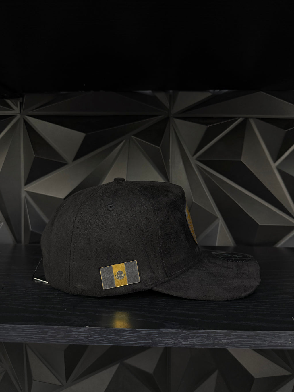América SnapBack hat-black Suede Gold Plate