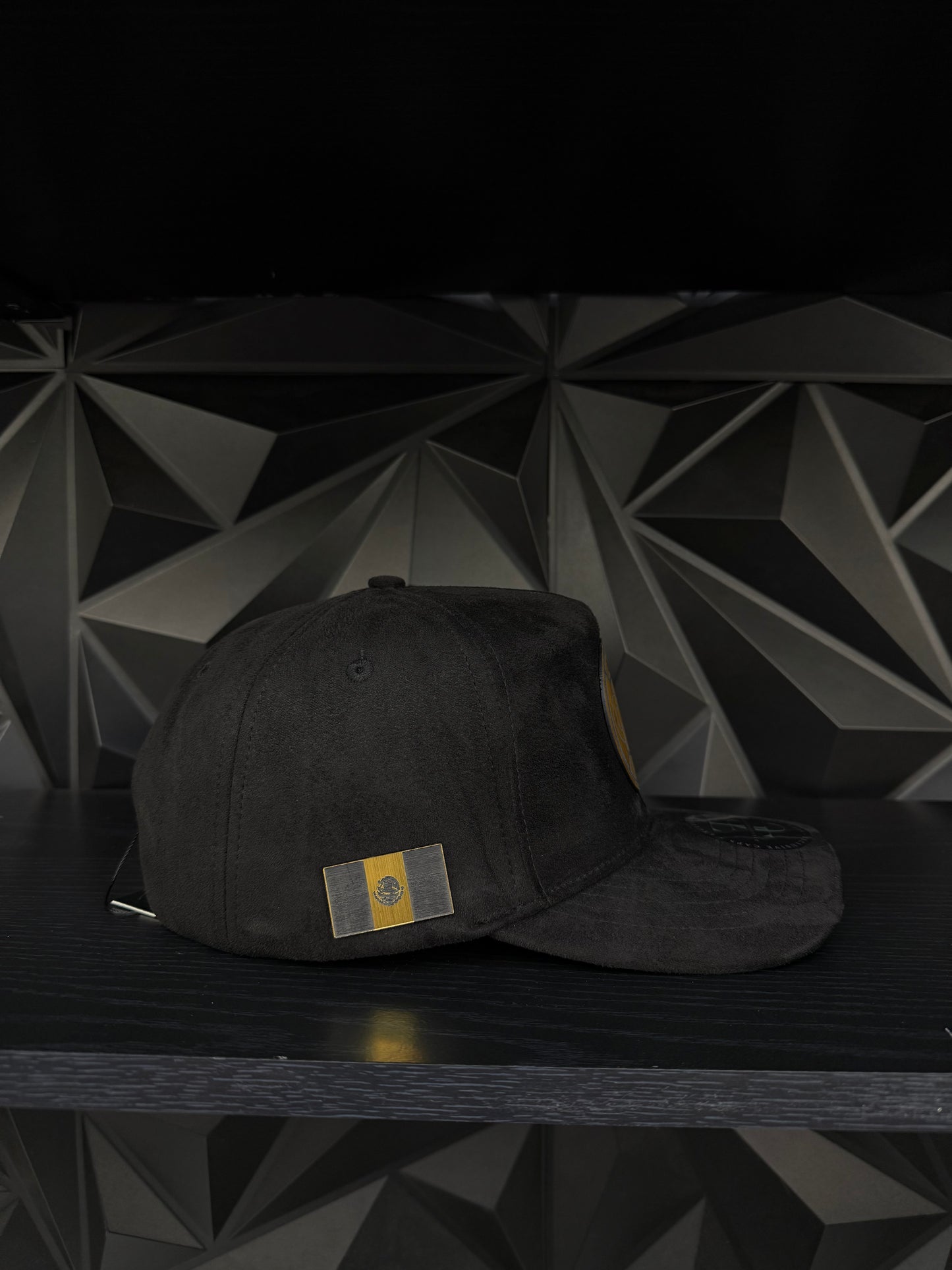 América SnapBack hat-black Suede Gold Plate