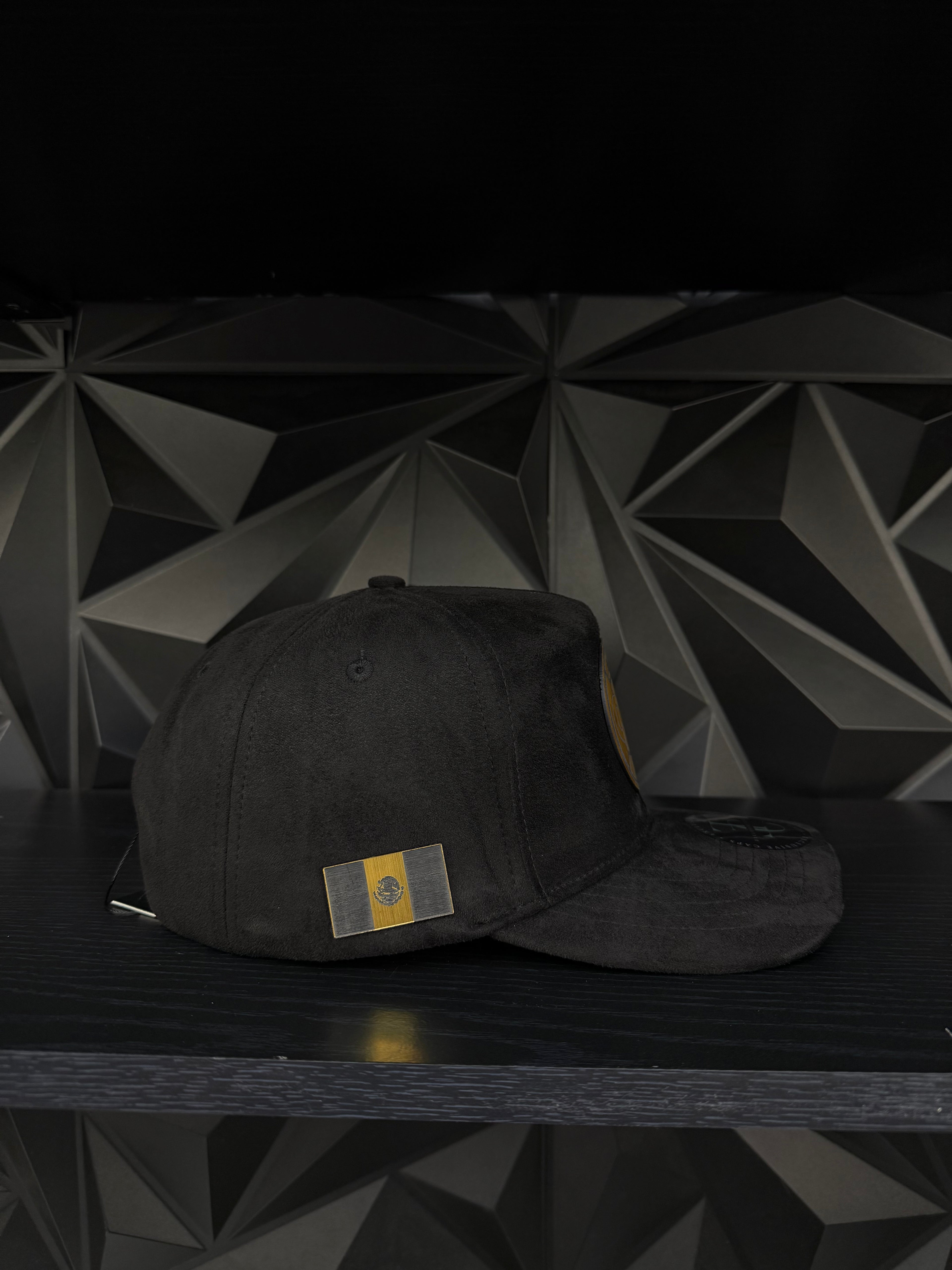 América SnapBack hat-black Suede Gold Plate