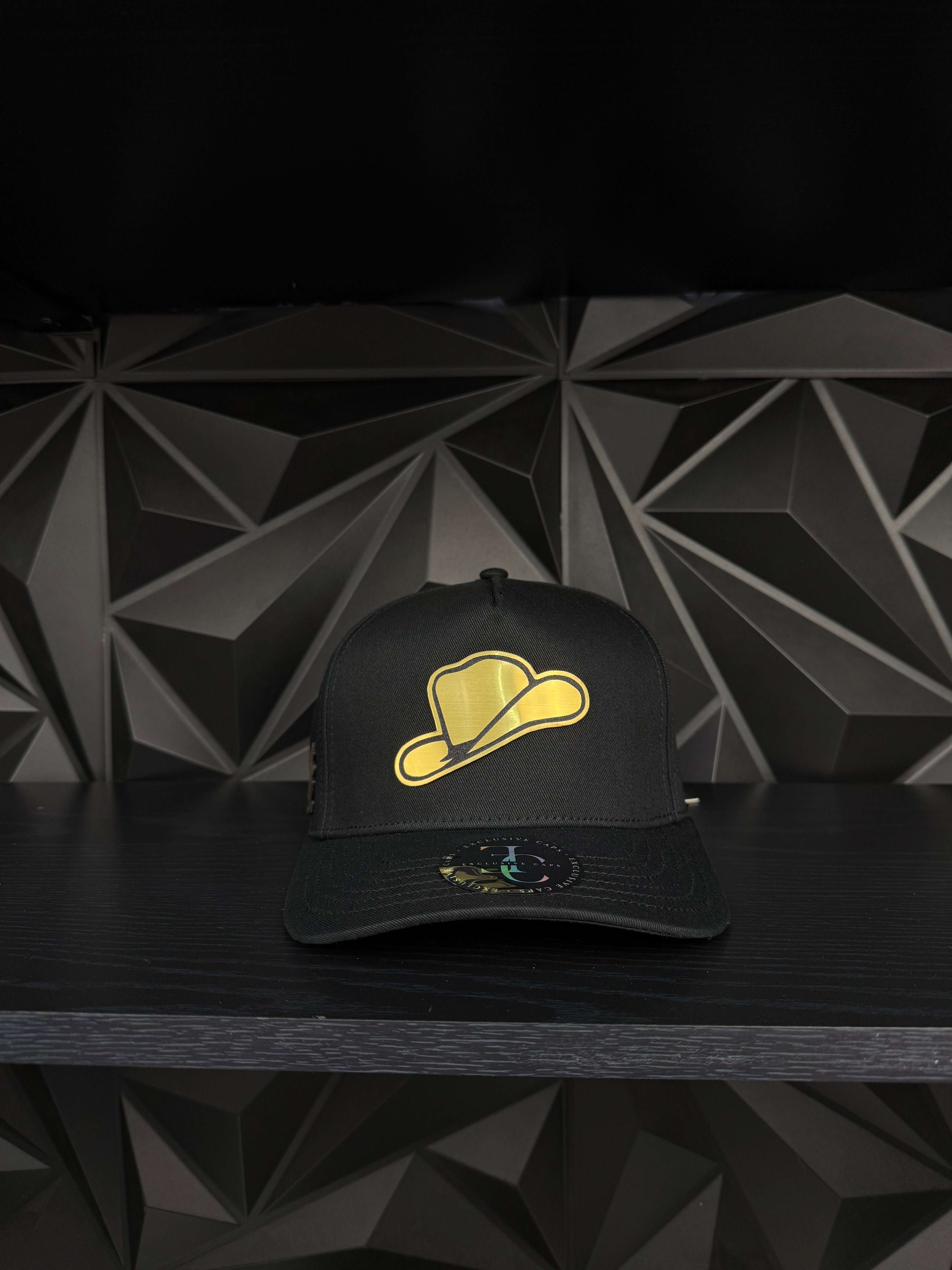Gold Sombrero Placa SnapBack Gorra-Negra