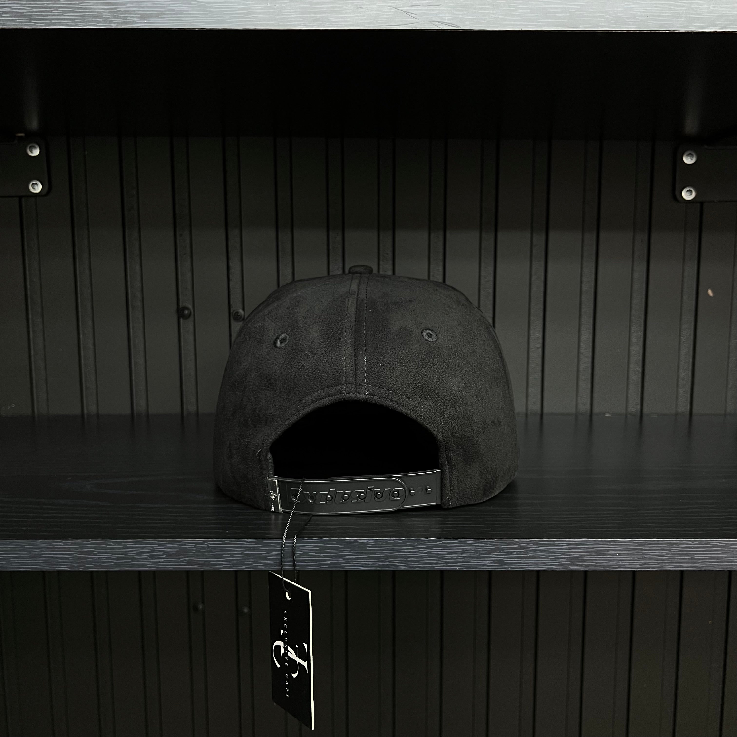 Los tiempos de Dios Gold Plate SnapBack hat