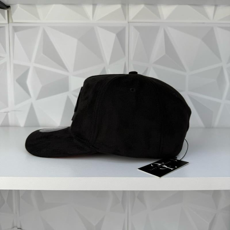 Virus ántrax SnapBack hat-black/red suede