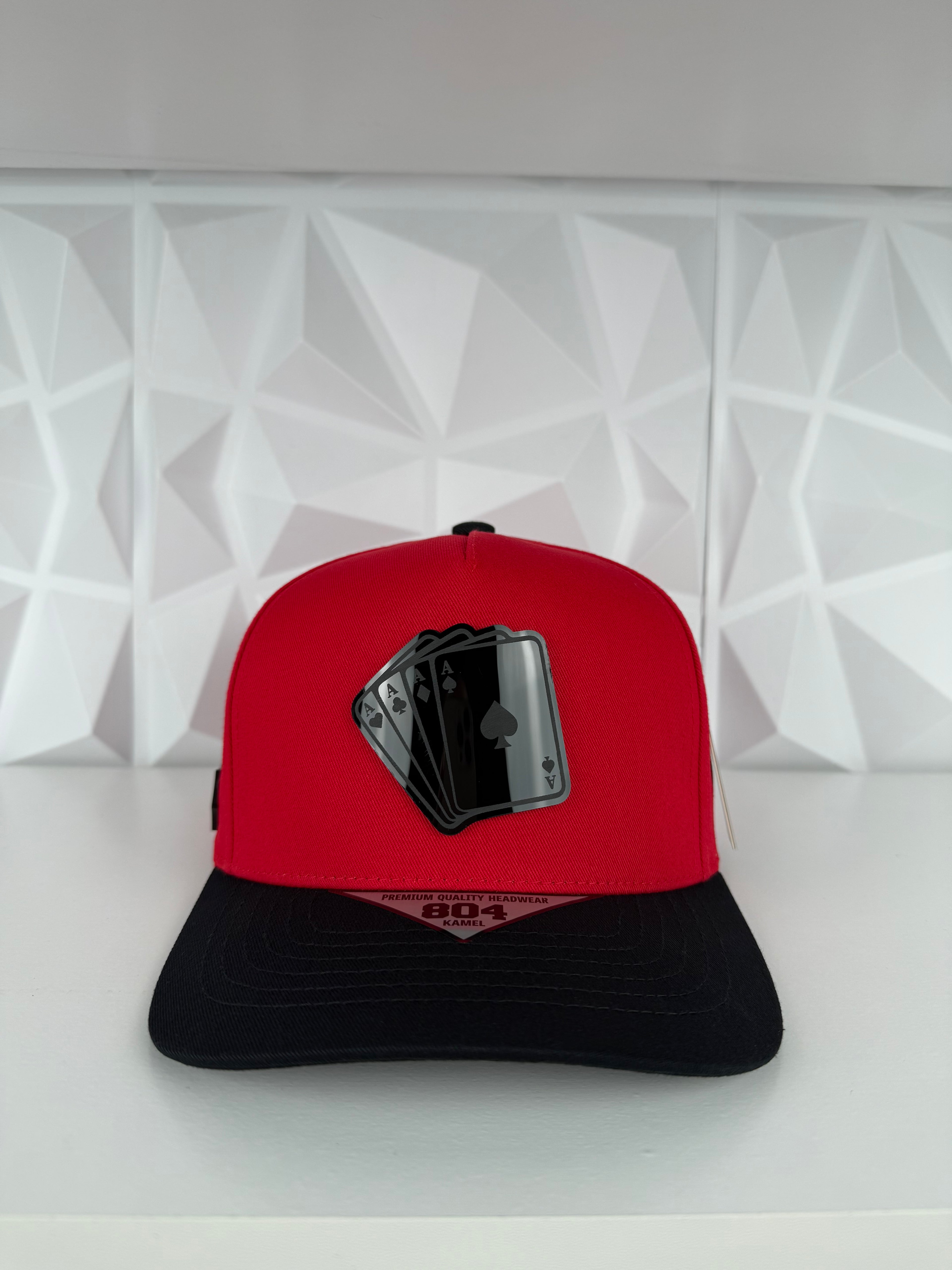 Poker Placa SnapBack gorra-roja/negra