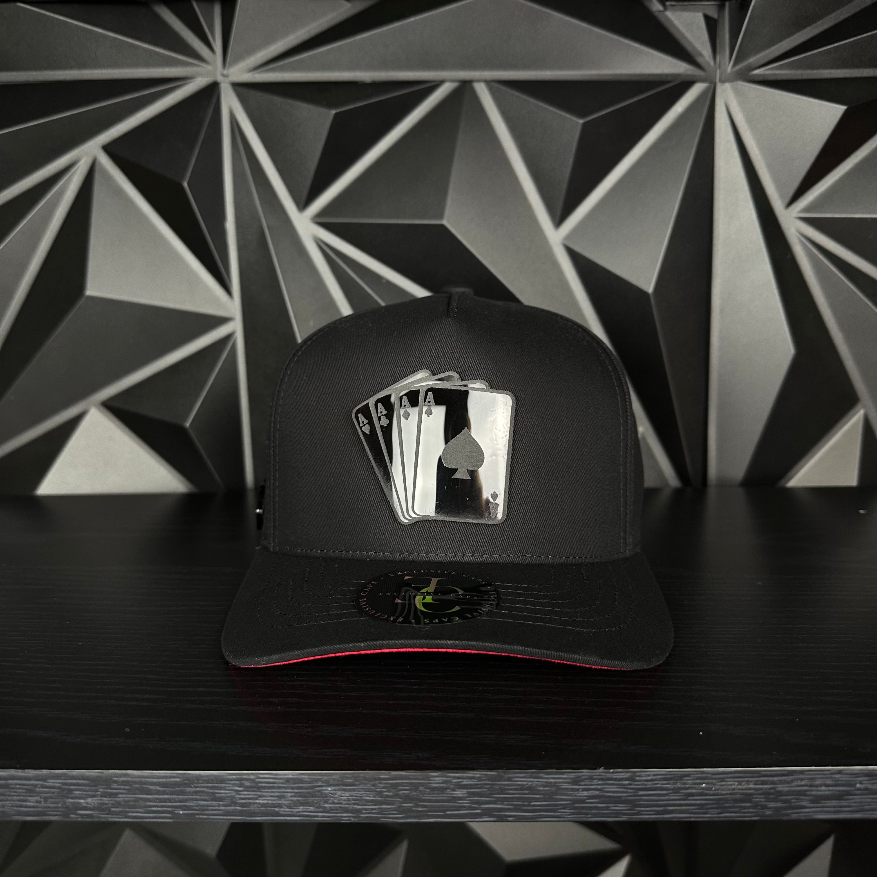 Poker Placa SnapBack Gorra-negra/red