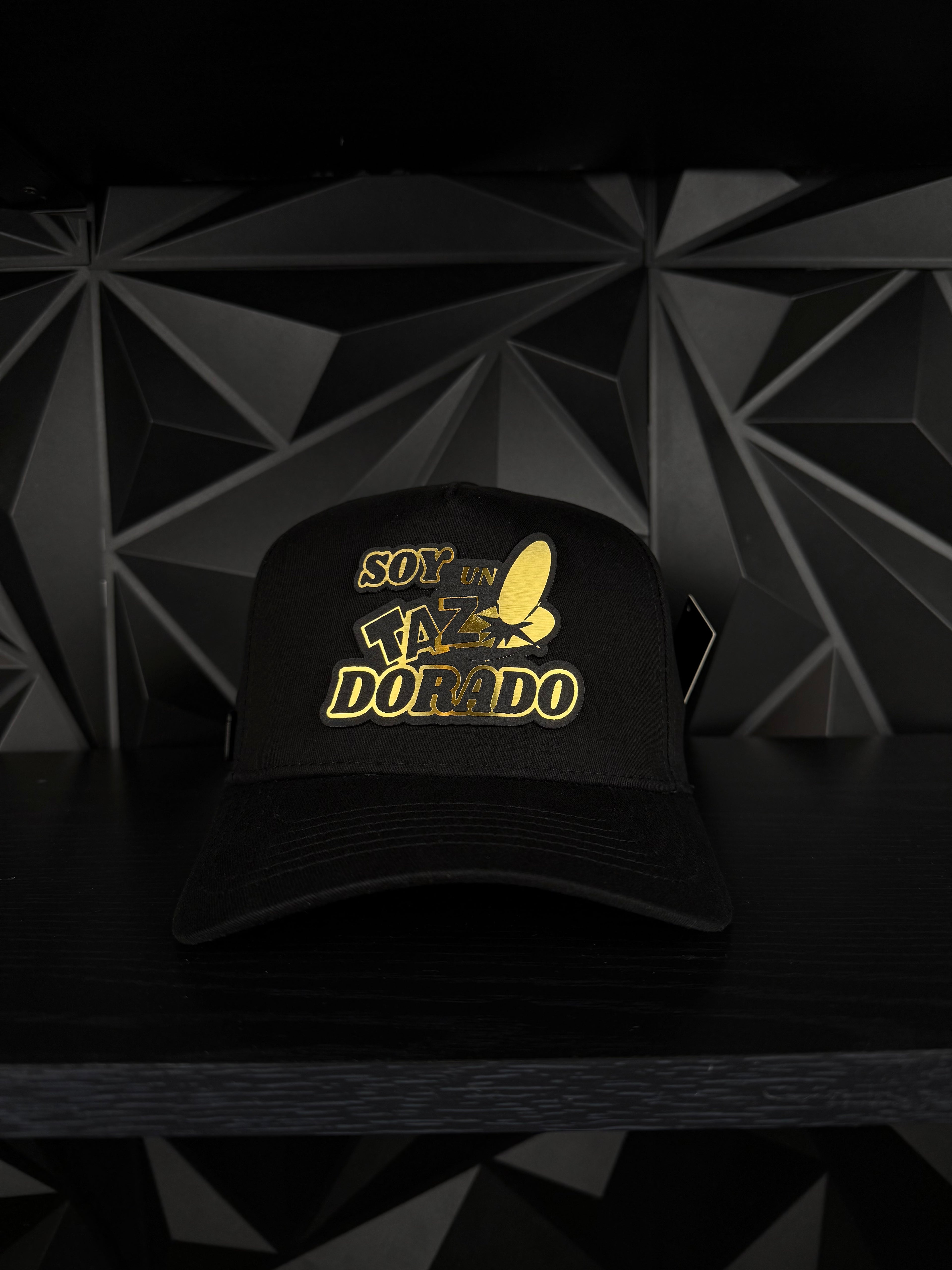 Tazo dorado SnapBack gorra- negra