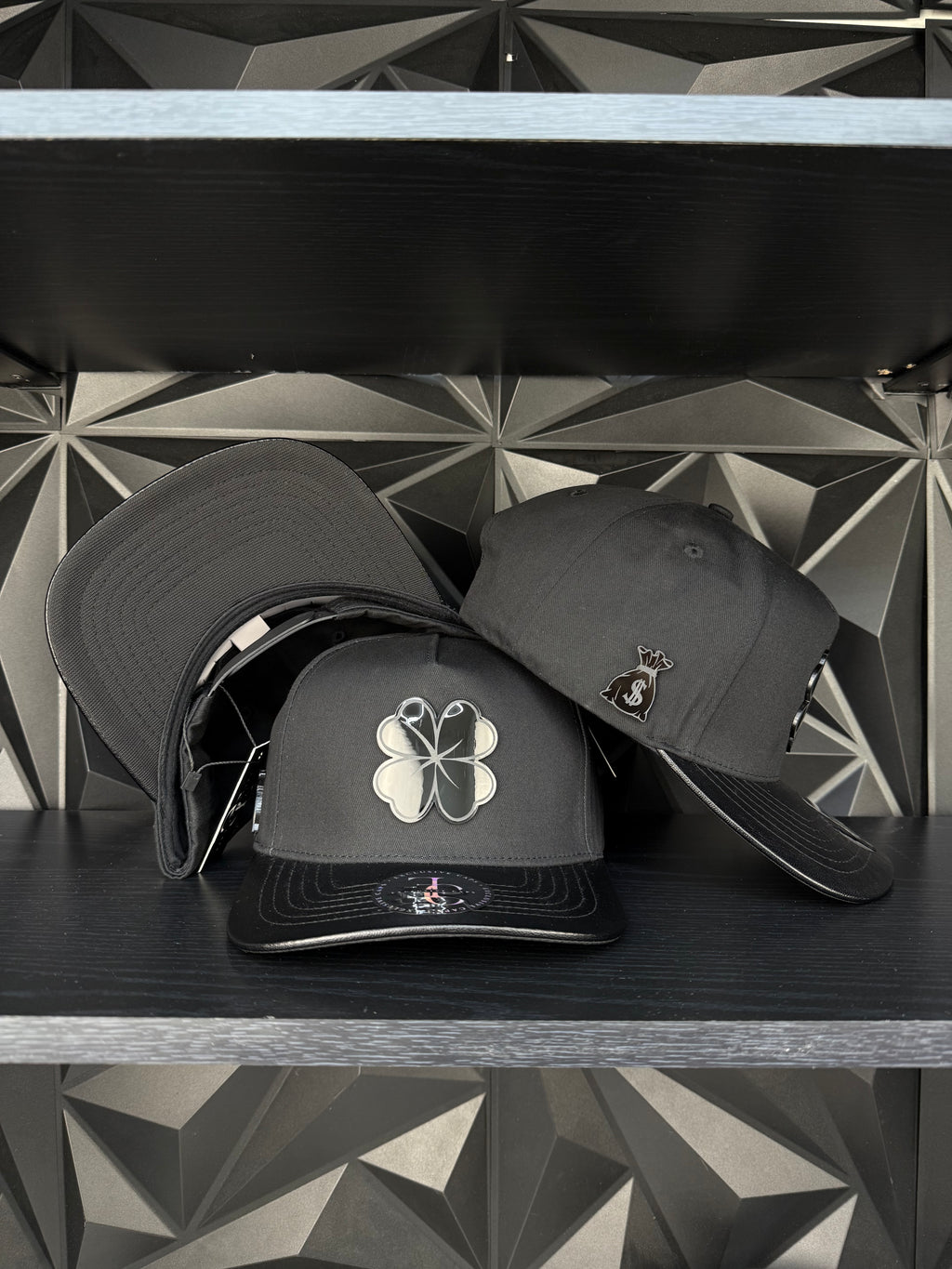 Trebol plate SnapBack hat-Black /leather