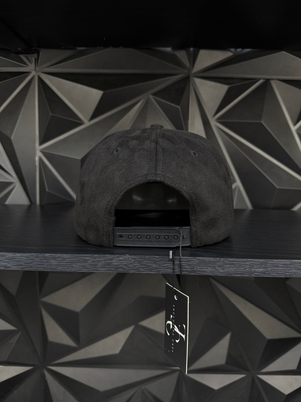 Nini lambo SnapBack hat-black/red suede