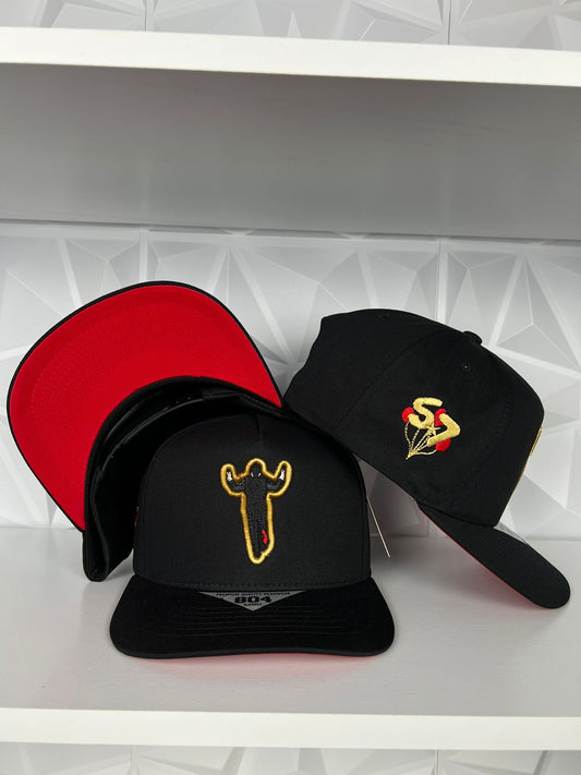 Chino 57 SnapBack gorra- negra/ roja