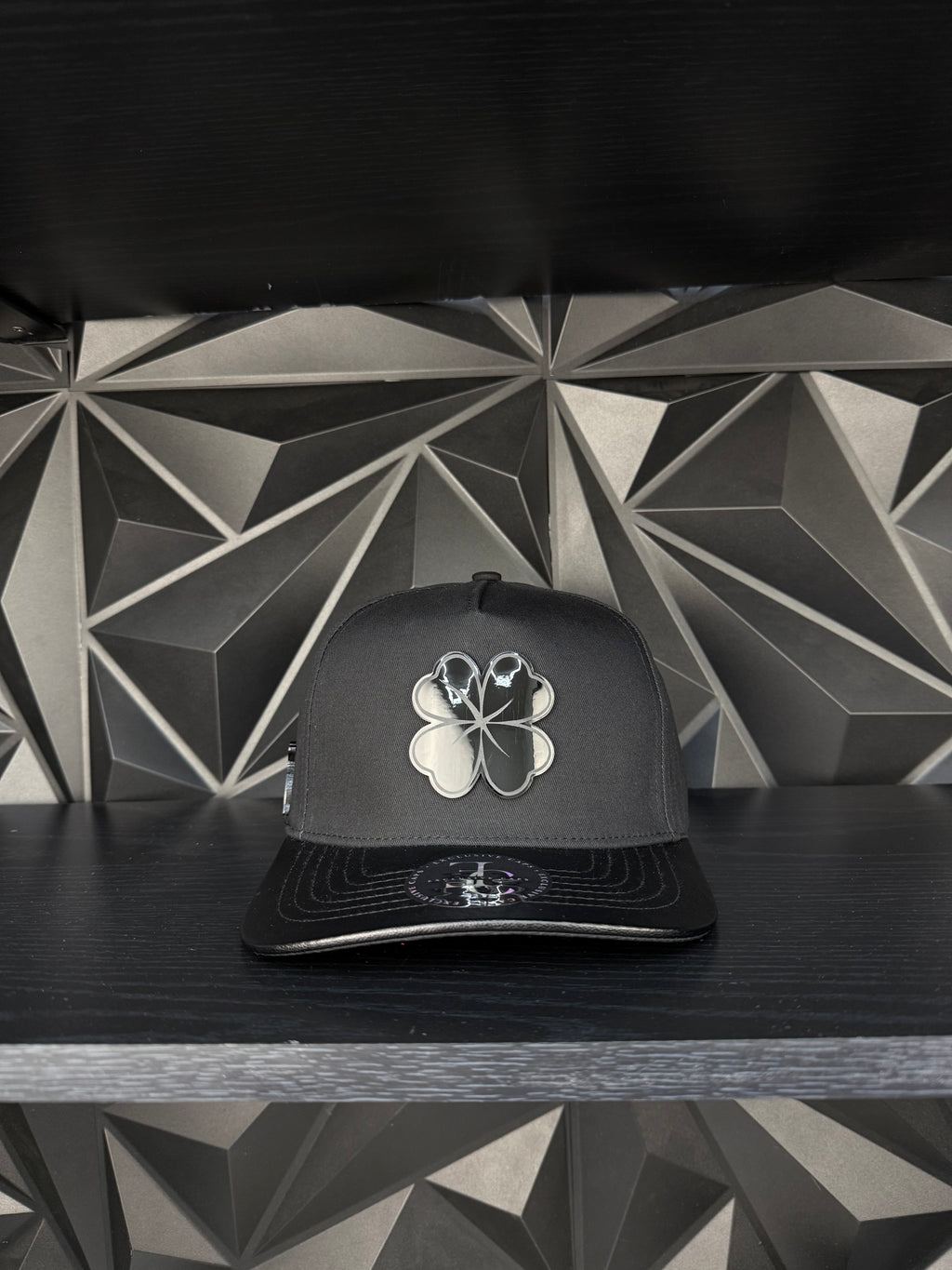 Trebol plate SnapBack hat-Black /leather