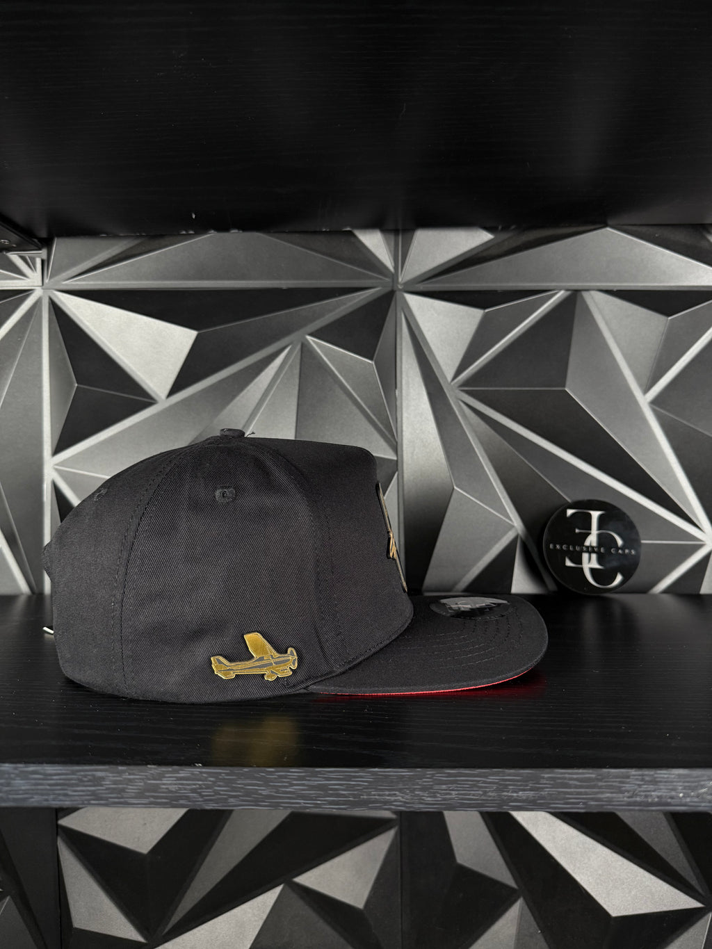 Exclusive caps ace pilot SnapBack hat-black/red