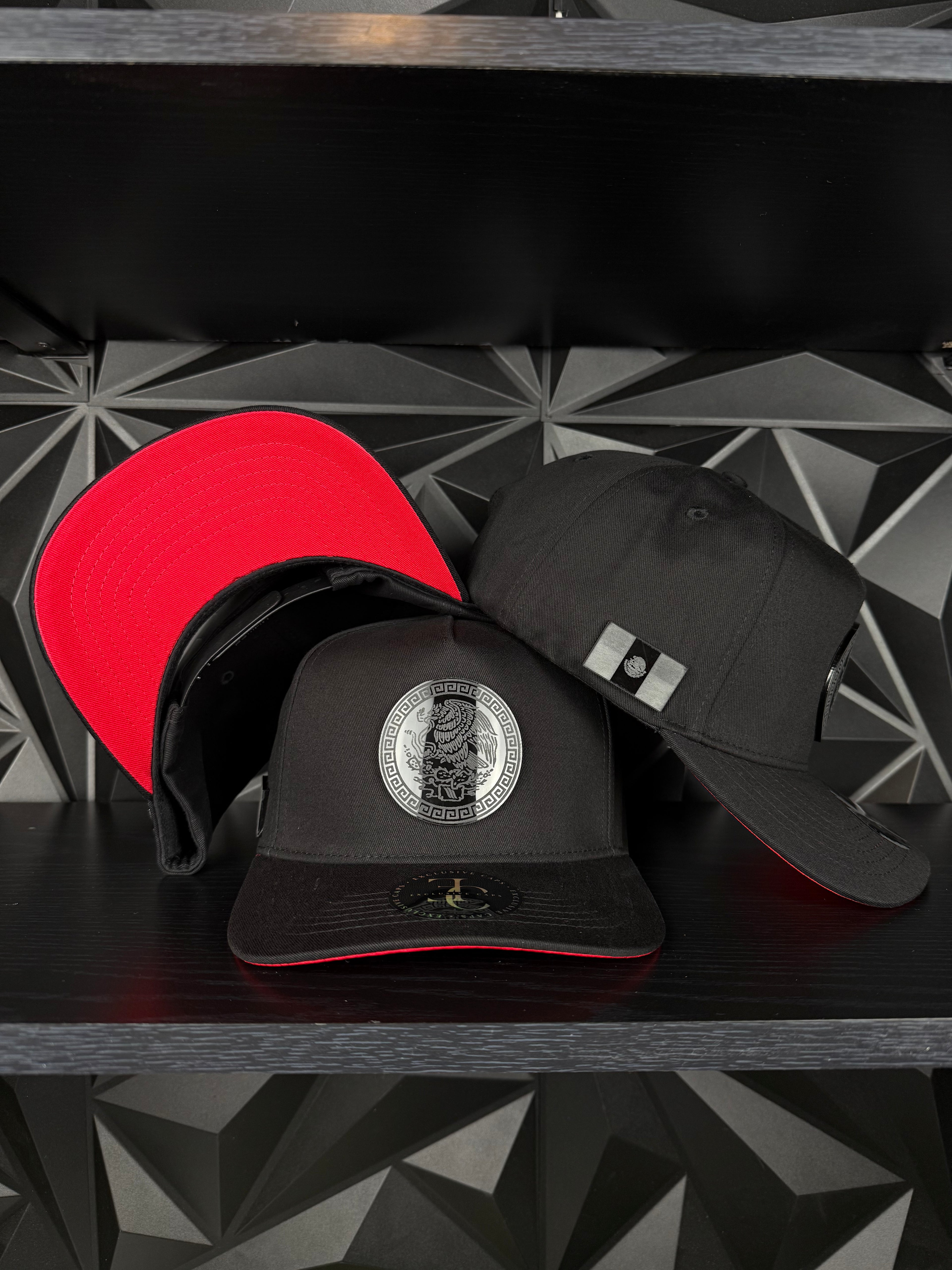 México plate SnapBack hat-black/red