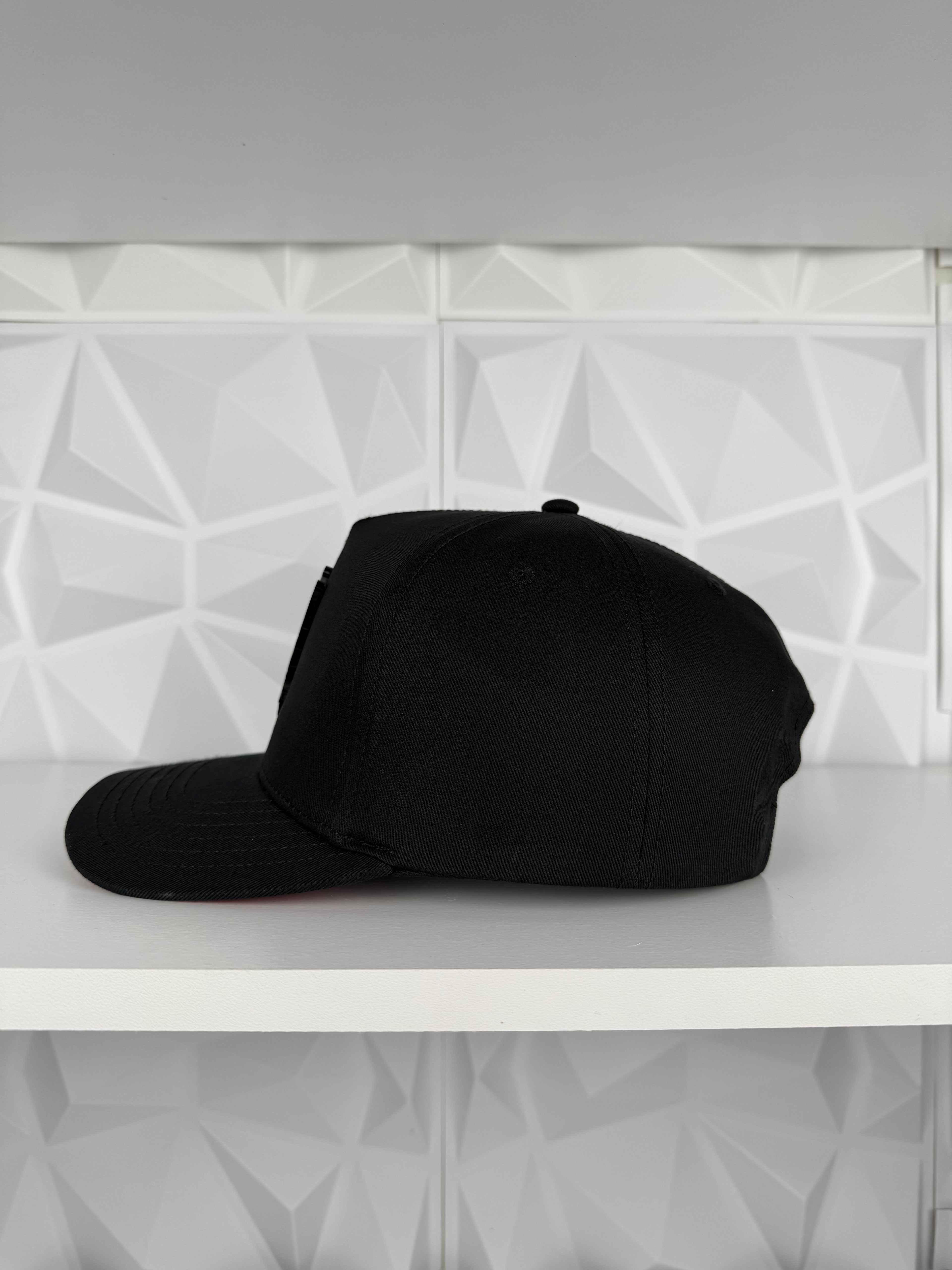 Skull Plate SnapBack Gorra- Negra/Roja
