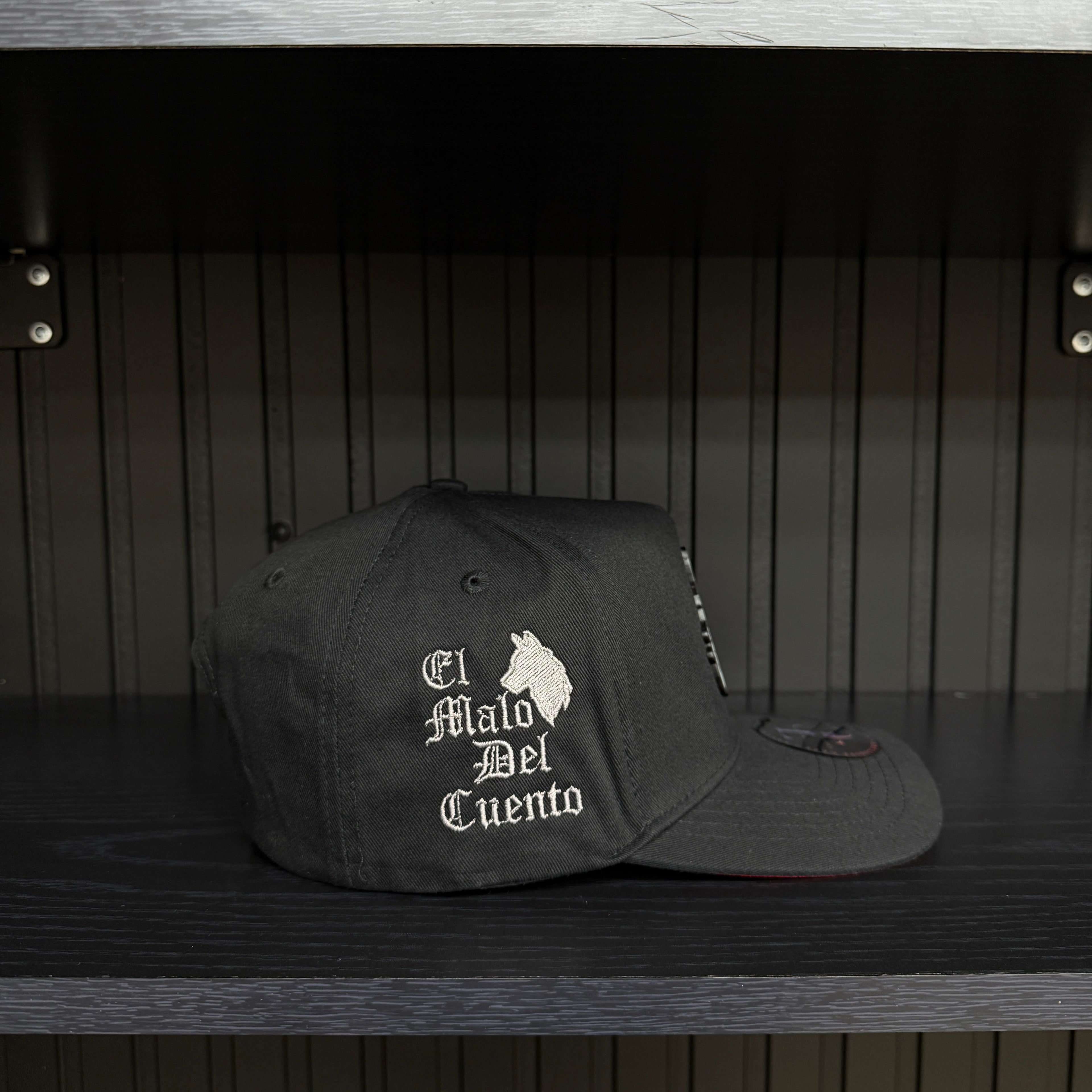 Exclusive Caps El Malo del cuento color plate SnapBack Hat-
