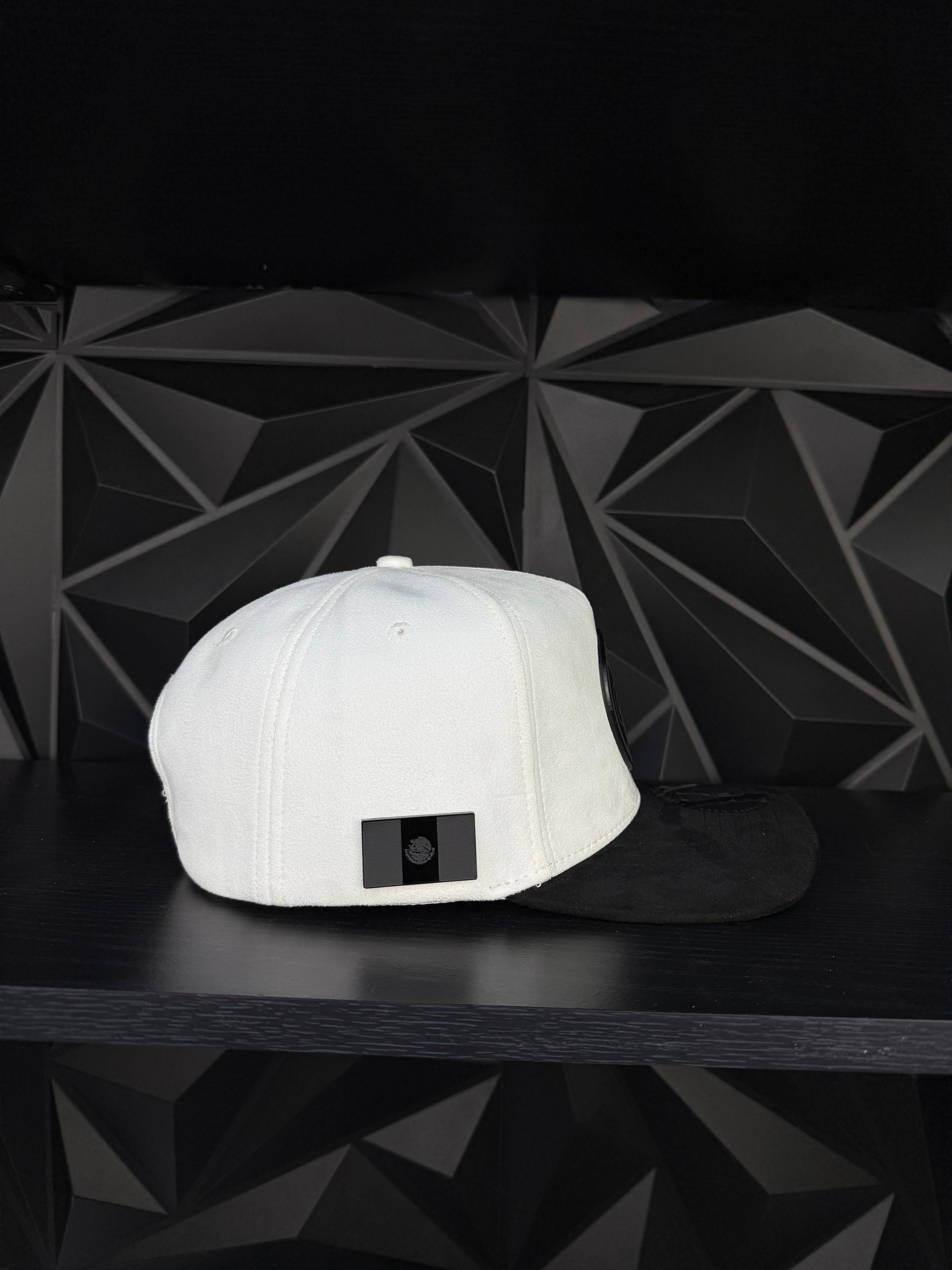 América SnapBack hat-White/black