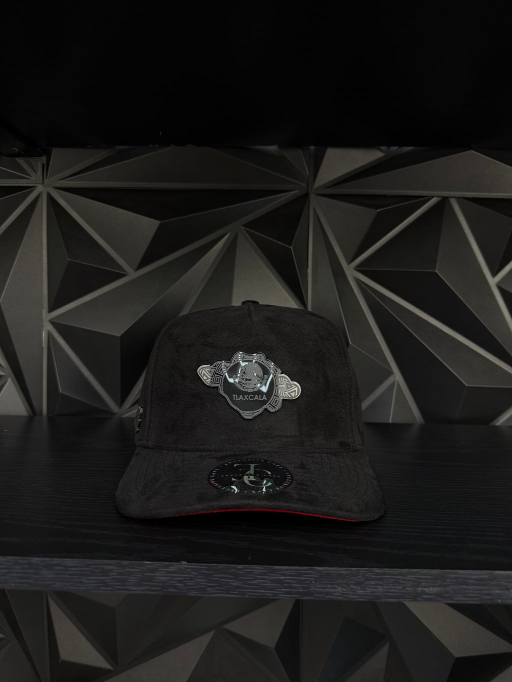 Tlaxcala México SnapBack hat-black/red suede