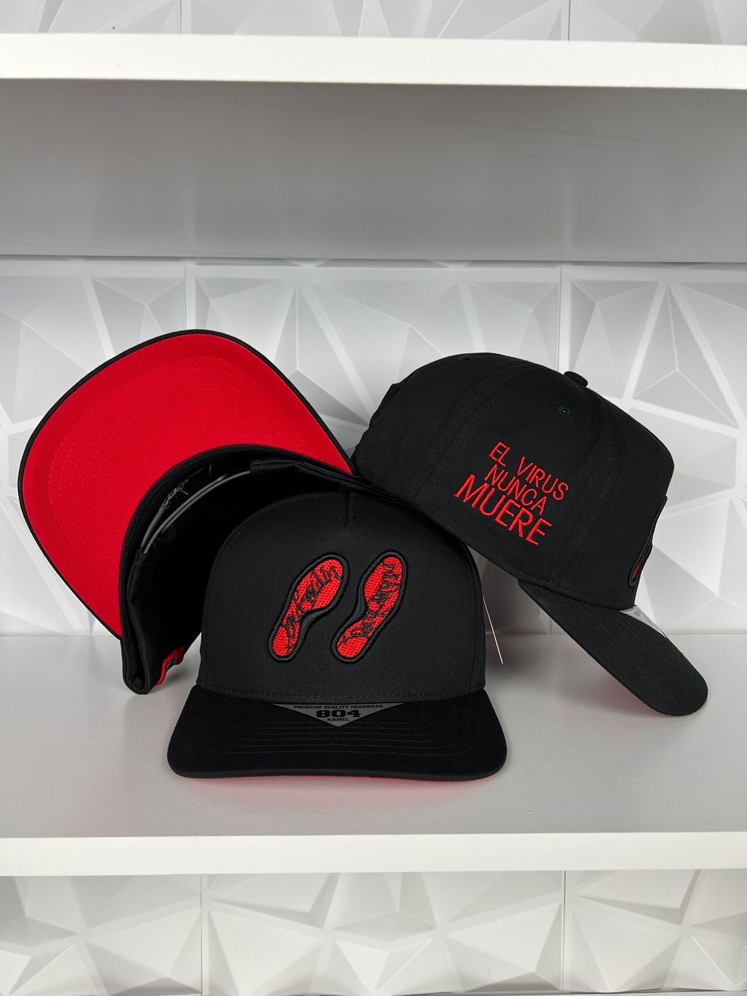 Suela roja SnapBack gorra- negra