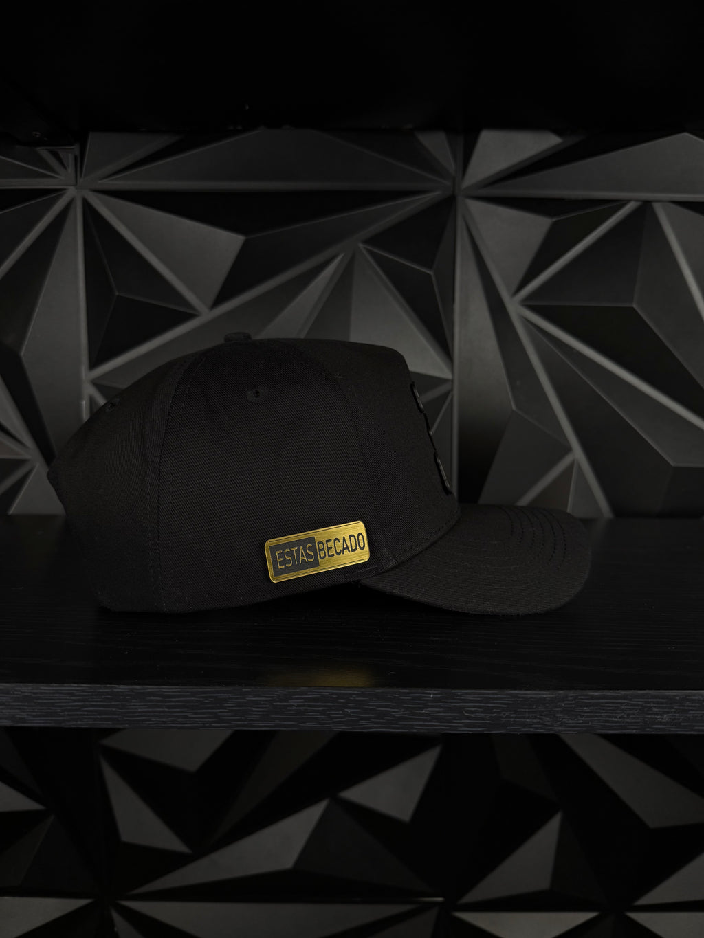 Tazo dorado SnapBack gorra- negra