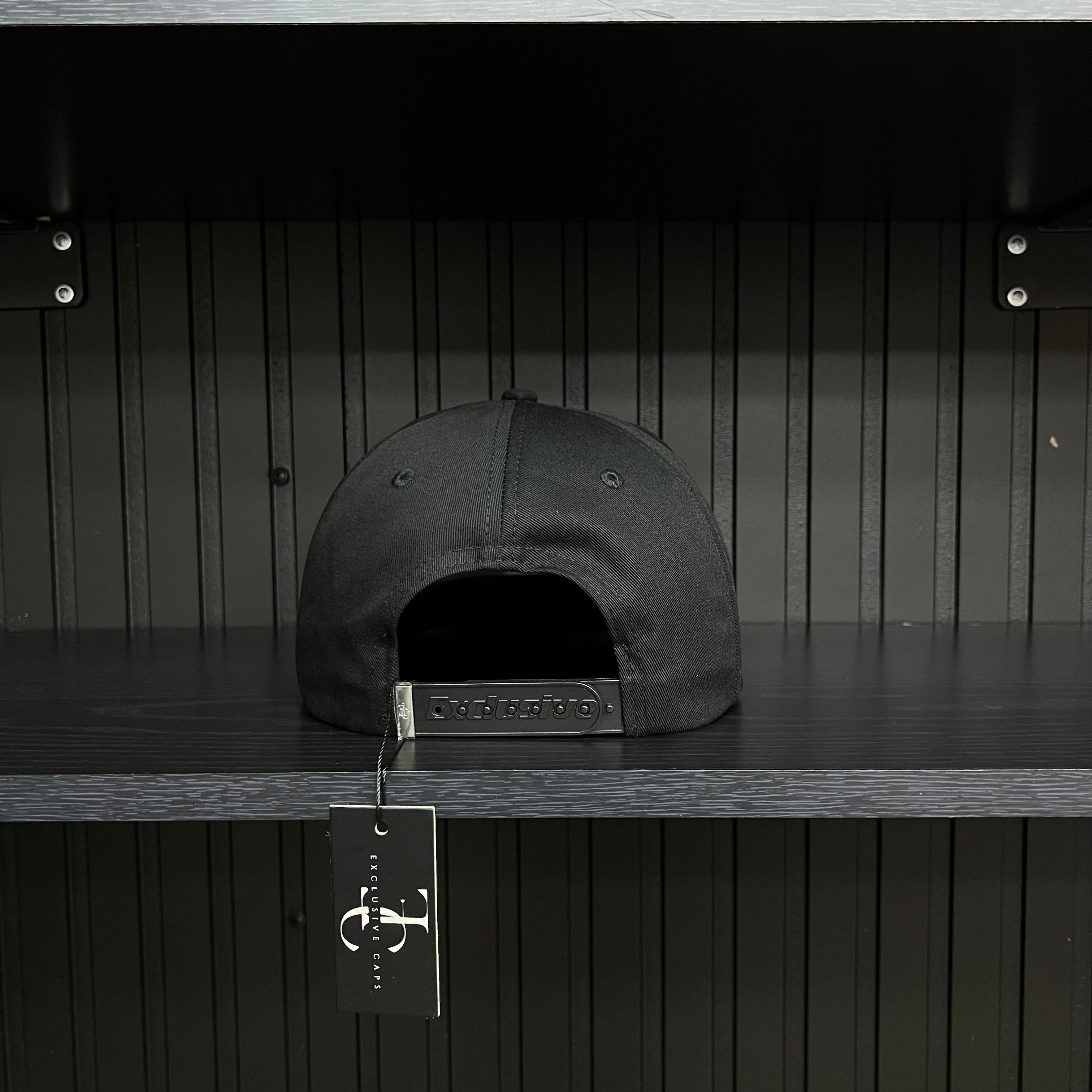 Dios por delante Gold Plate SnapBack Hat